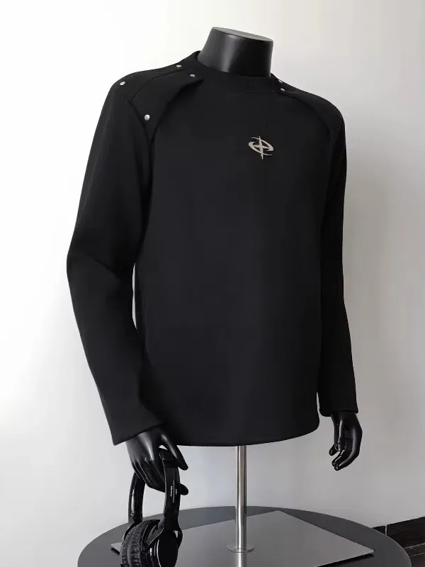 American High Street Sle Metal Rivet Decorated Bla Long Sve Loose Fit Stand Collar Men's T-irt Faionable Base irt
American High Street Sle Metal Rivet Decorated Bla Long Sve Loose Fit Stand Collar Men's T-irt Faionable Base irt