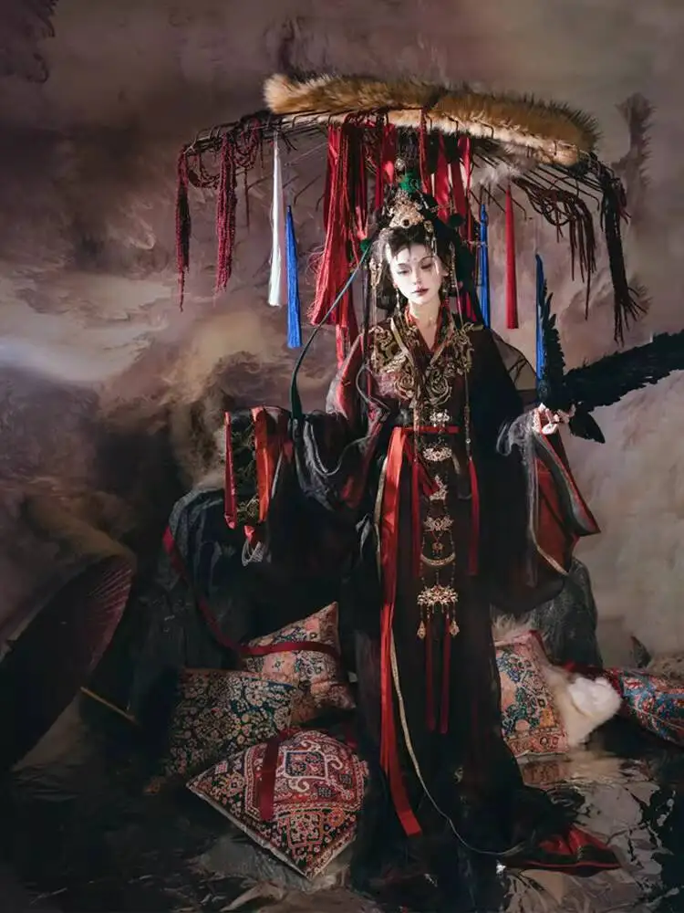 He Yu Panlong Hanfu Black Red Green Unisex Masan Chu Tomb Tail Straight Hem Warring States Robe Waist-Length Hanfu Photo Shoot
He Yu Panlong Hanfu Black Red Green Unisex Masan Chu Tomb Tail Straight Hem Warring States Robe Waist-Length Hanfu Photo Shoot