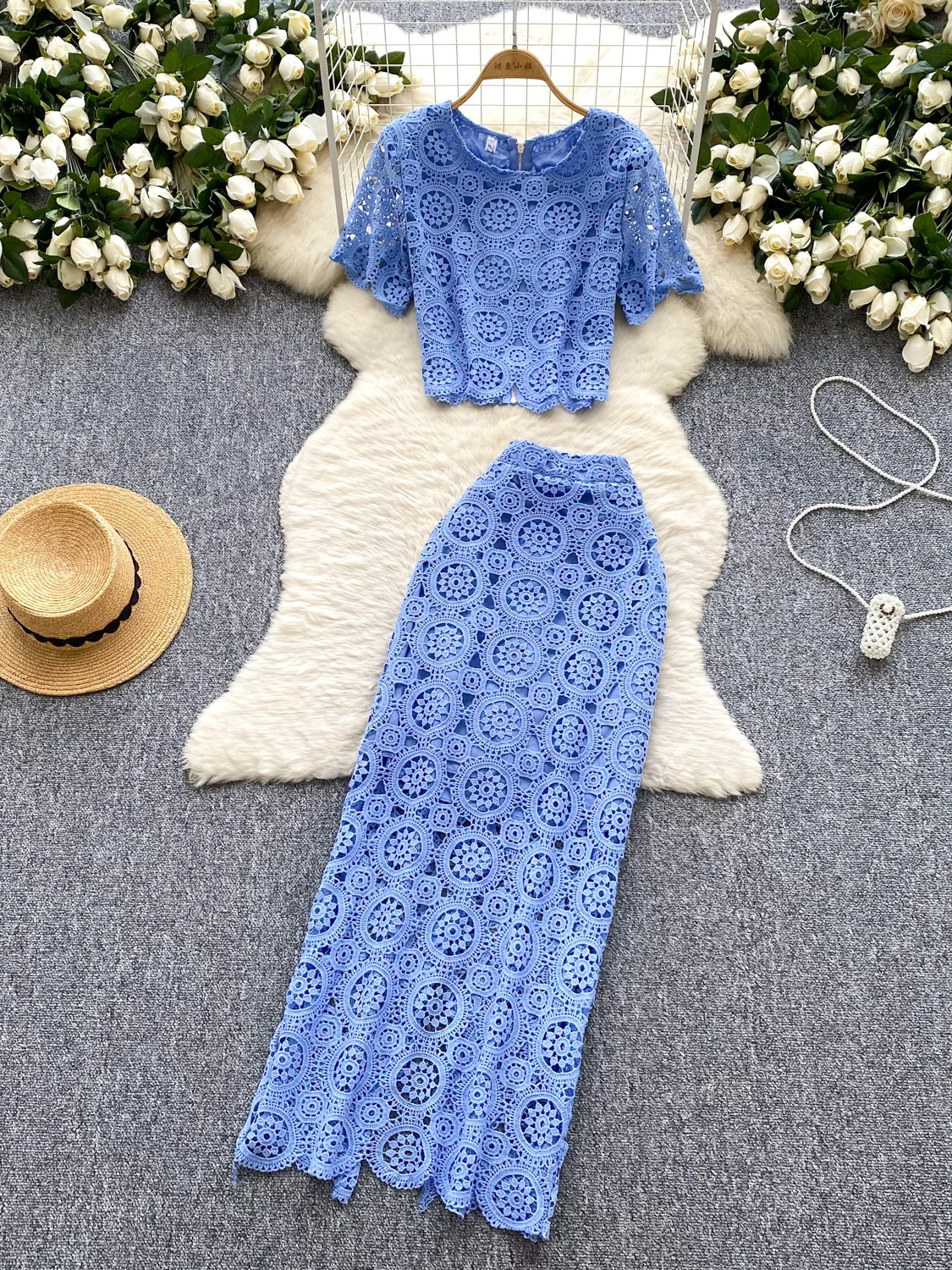 French Style Dress for Women's Summer Elegant Round Neck Short Sleeved Hollow Hook Flower Lace Top High Waist Hip Hugging Skirt
French Style Dress for Women's Summer Elegant Round Neck Short Sleeved Hollow Hook Flower Lace Top High Waist Hip Hugging Skirt