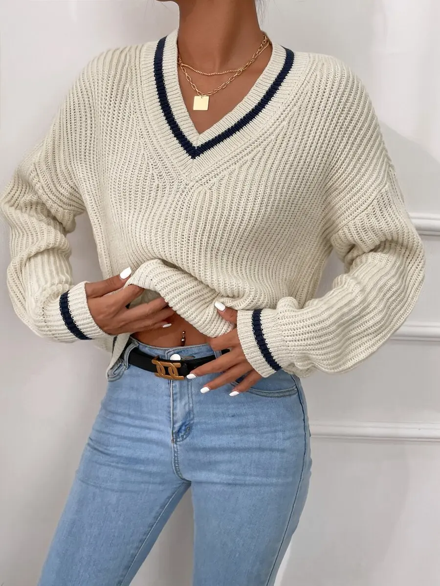 Cream V-Neck Loose Knit Pullover Sweater with Navy Trim for Fall
Cream V-Neck Loose Knit Pullover Sweater with Navy Trim for Fall