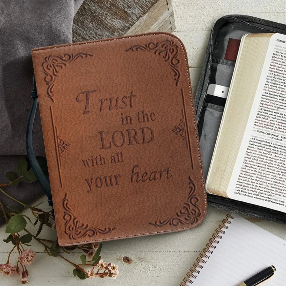 Women's Handbags Portable Bible Storage Bags Fashion New Leather Bible Verse Printing Zippered Handle Church Bible Bag Custom
Women's Handbags Portable Bible Storage Bags Fashion New Leather Bible Verse Printing Zippered Handle Church Bible Bag Custom
