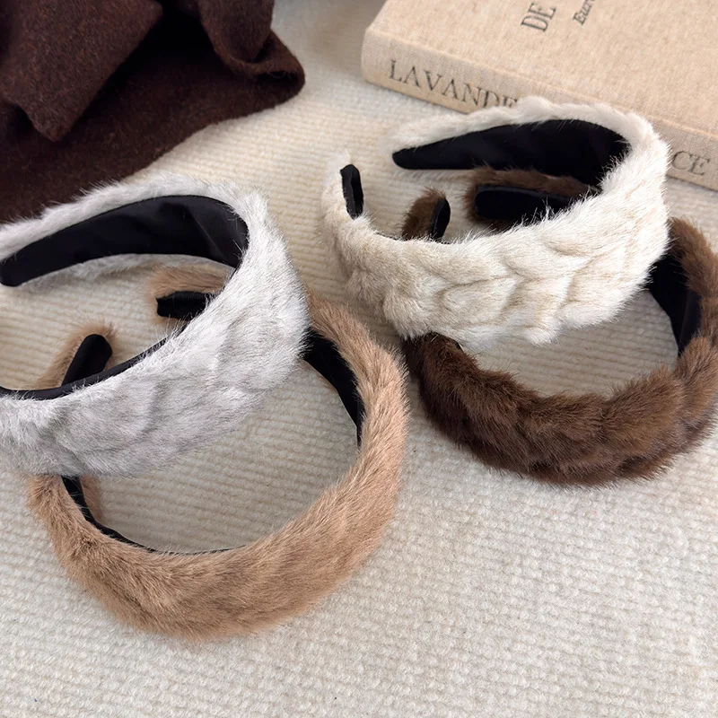 Зимние толстые однотонные плюшевые повязки на голову, пушистая широкая повязка для волос, женский темпераментный обруч для волос, женские повседневные универсальные аксессуары
Зимние толстые однотонные плюшевые повязки на голову, пушистая широкая повязка для волос, женский темпераментный обруч для волос, женские повседневные универсальные аксессуары