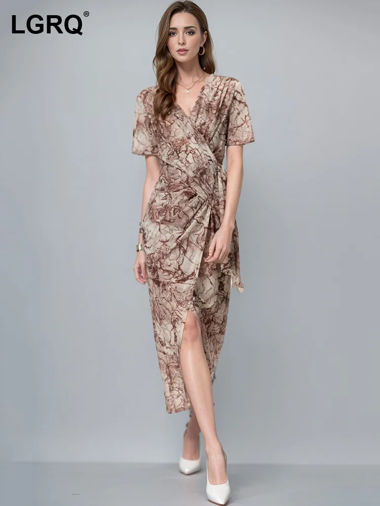 LGRQ Women Print Forking Dress Fashion V-neck Short Sleeve High Waist A-line Bead Dresses Female 2024 Summer New Clothes 19ZZ484
LGRQ Women Print Forking Dress Fashion V-neck Short Sleeve High Waist A-line Bead Dresses Female 2024 Summer New Clothes 19ZZ484