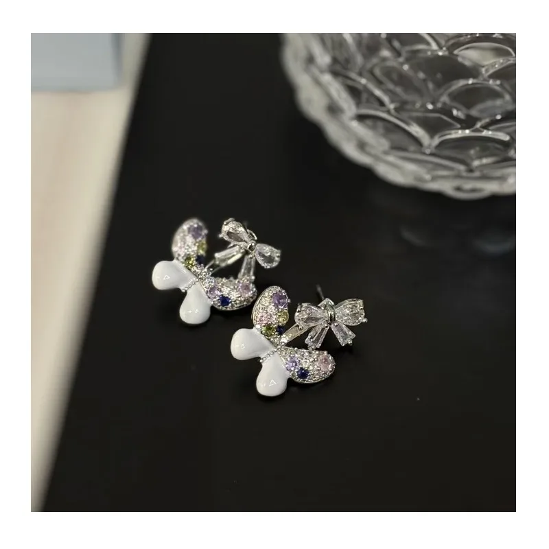 Sweet Slightly Inlaid Colored Zirconium Dripping Oil Butterfly Stud Earrings Women's French Light Luxury Temperament Personality
Sweet Slightly Inlaid Colored Zirconium Dripping Oil Butterfly Stud Earrings Women's French Light Luxury Temperament Personality