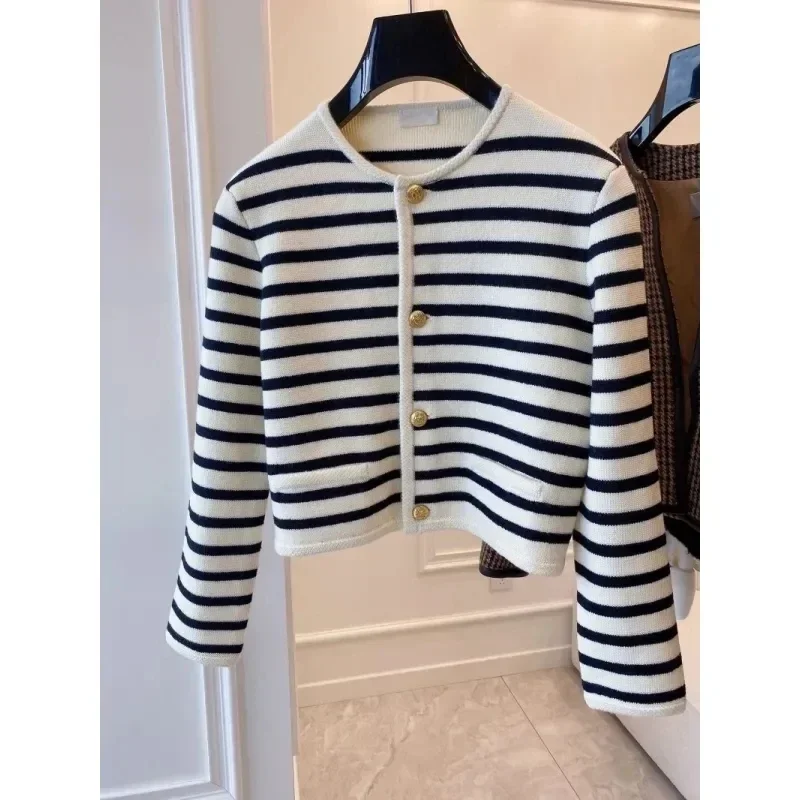 2 Colors Striped Knitted Sweater Black Cardigan Women Korean Fashion Long Sleeve Top Casual Cardigans Women Clothes Crop Sweater
2 Colors Striped Knitted Sweater Black Cardigan Women Korean Fashion Long Sleeve Top Casual Cardigans Women Clothes Crop Sweater