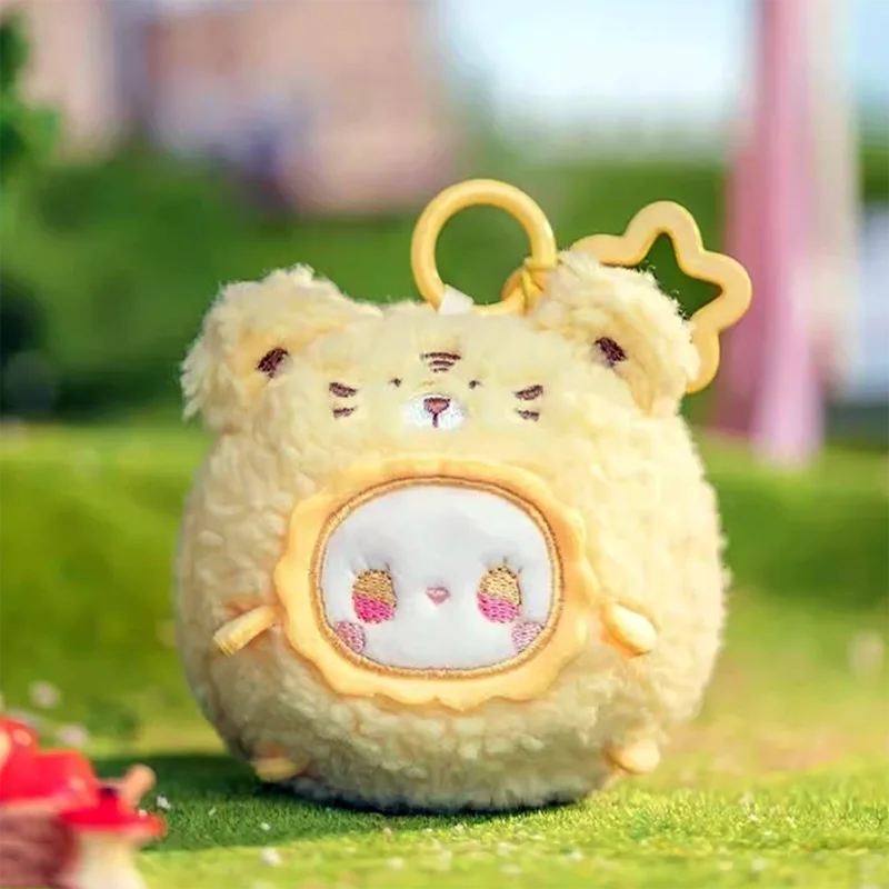 Аутентичная EMMA Secret Forest Tuan Tuan, плюшевая слепая коробка, кулон, хит продаж, милая кукла, модная игровая подвеска, подарок для девочки
Аутентичная EMMA Secret Forest Tuan Tuan, плюшевая слепая коробка, кулон, хит продаж, милая кукла, модная игровая подвеска, подарок для девочки