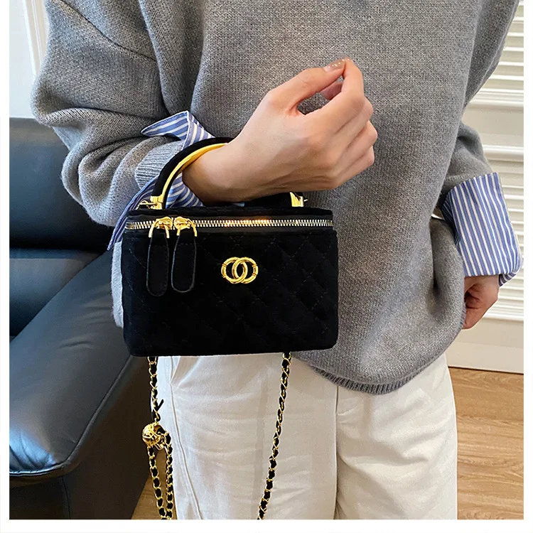 2025 New Women's Vintage Box Bag, Chic Adjustable Strap Crossbody Purse, Versatile Underarm Tote for Work Commute & Daily Use
2025 New Women's Vintage Box Bag, Chic Adjustable Strap Crossbody Purse, Versatile Underarm Tote for Work Commute & Daily Use