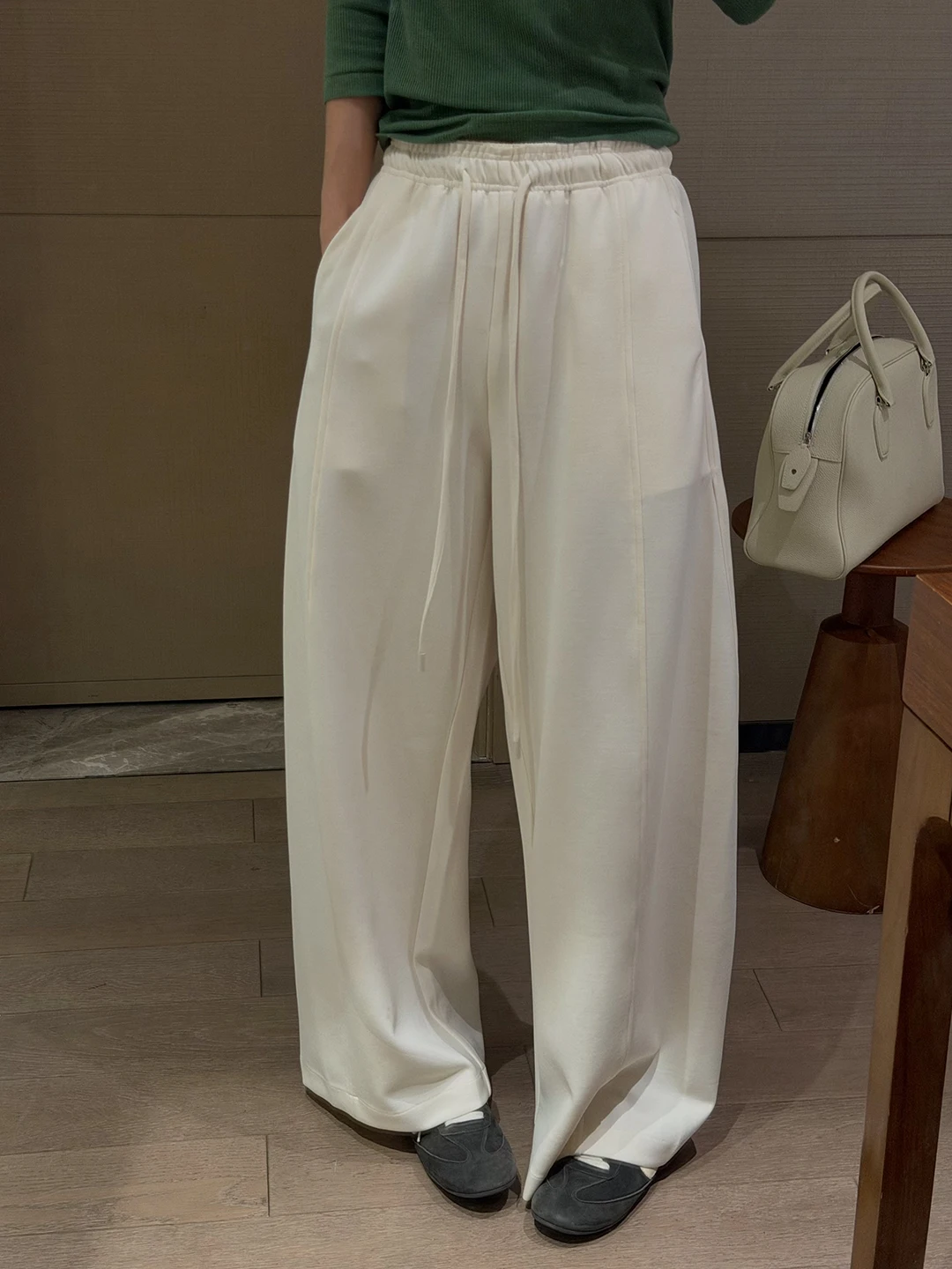 Slimming High Waist Wide Leg Sweatpants Pure Color Drawstring Casual Pants Versatile Loose Fit Spring Korean Style Ladies Pants
Slimming High Waist Wide Leg Sweatpants Pure Color Drawstring Casual Pants Versatile Loose Fit Spring Korean Style Ladies Pants