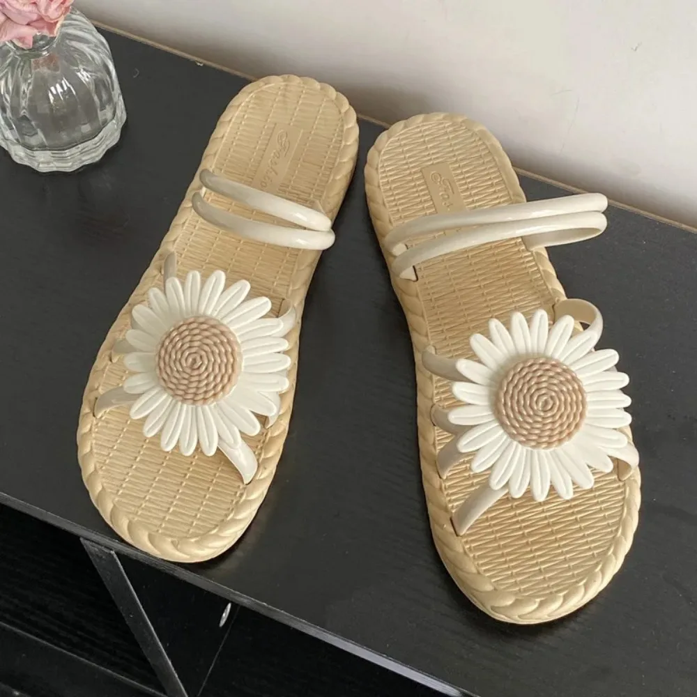 Soft Daisy Flower Flower Flats Slippers Bohemian Style PVC Daisy Flips Flops Fashion Anti Slip Slides Sandals Beach
Soft Daisy Flower Flower Flats Slippers Bohemian Style PVC Daisy Flips Flops Fashion Anti Slip Slides Sandals Beach