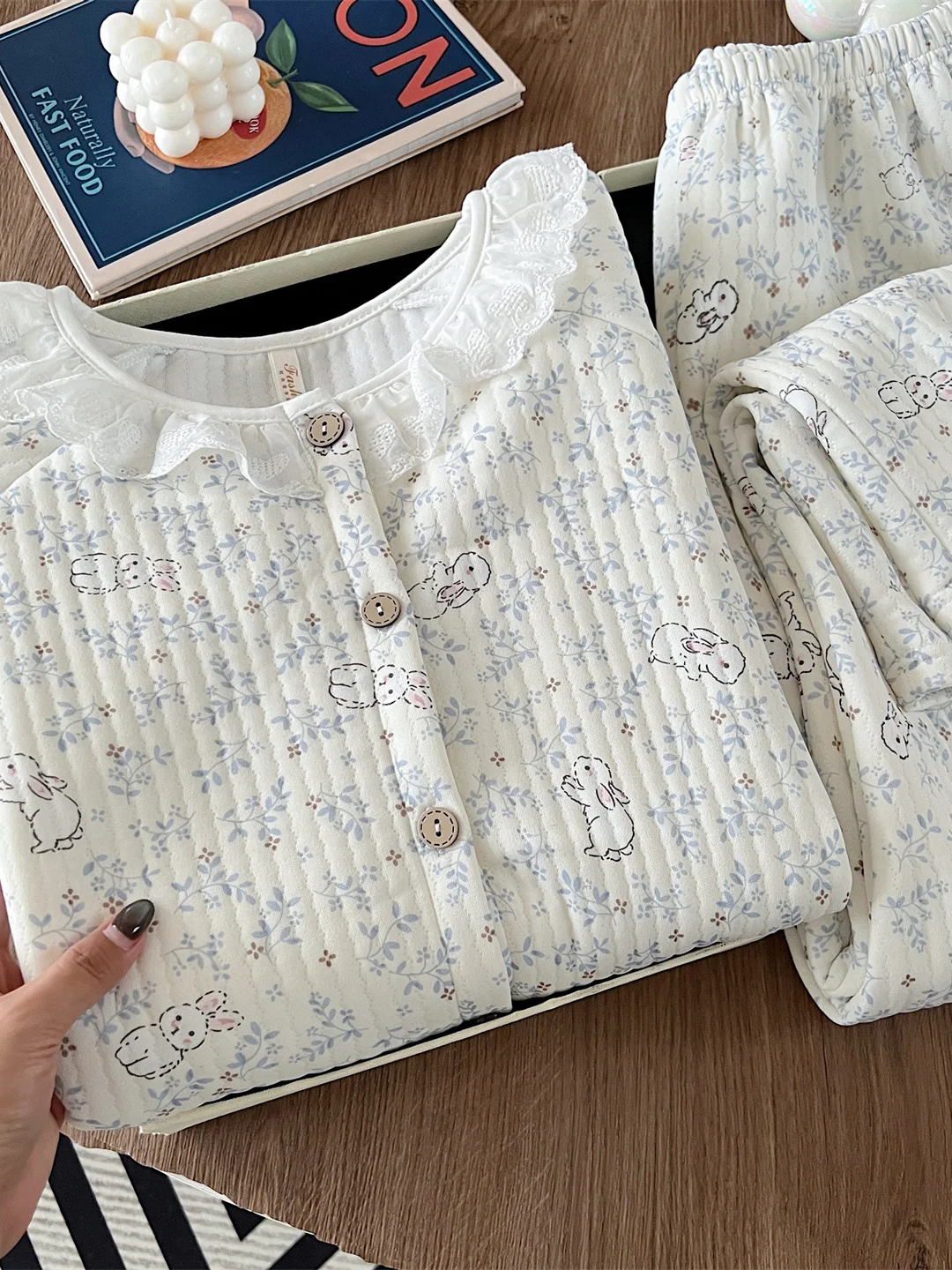 Cute Rabbit Print Sleepwear Set Women's Thickened Air Cotton round Neck Home Clothes Warm Flannel Pajamas Autumn Winter Home
Cute Rabbit Print Sleepwear Set Women's Thickened Air Cotton round Neck Home Clothes Warm Flannel Pajamas Autumn Winter Home