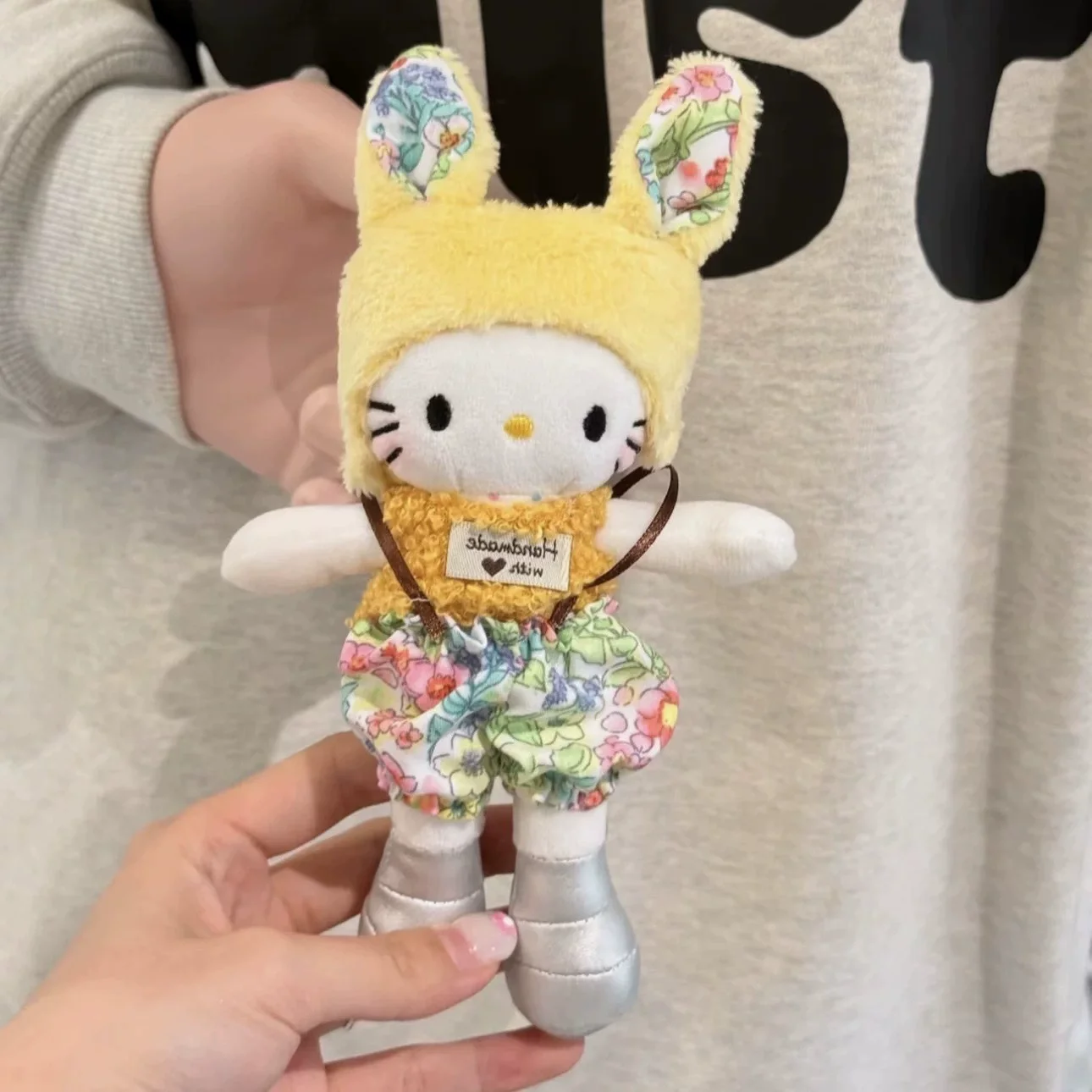 Kawaii Hello Kitty Plush Keychain Cute Bunny Ear Floral Outfit Stuffed Pendant Bag Charm Backpack Decor Birthday Gift for Girls
Kawaii Hello Kitty Plush Keychain Cute Bunny Ear Floral Outfit Stuffed Pendant Bag Charm Backpack Decor Birthday Gift for Girls