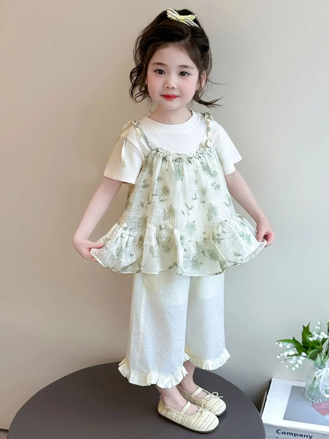 Girls Summer Outfit Fashion New Children's Cotton Short Sleeve T-shirt + Wide Leg Pants + Floral Strap 3-piece Set Kids Clothing
Girls Summer Outfit Fashion New Children's Cotton Short Sleeve T-shirt + Wide Leg Pants + Floral Strap 3-piece Set Kids Clothing