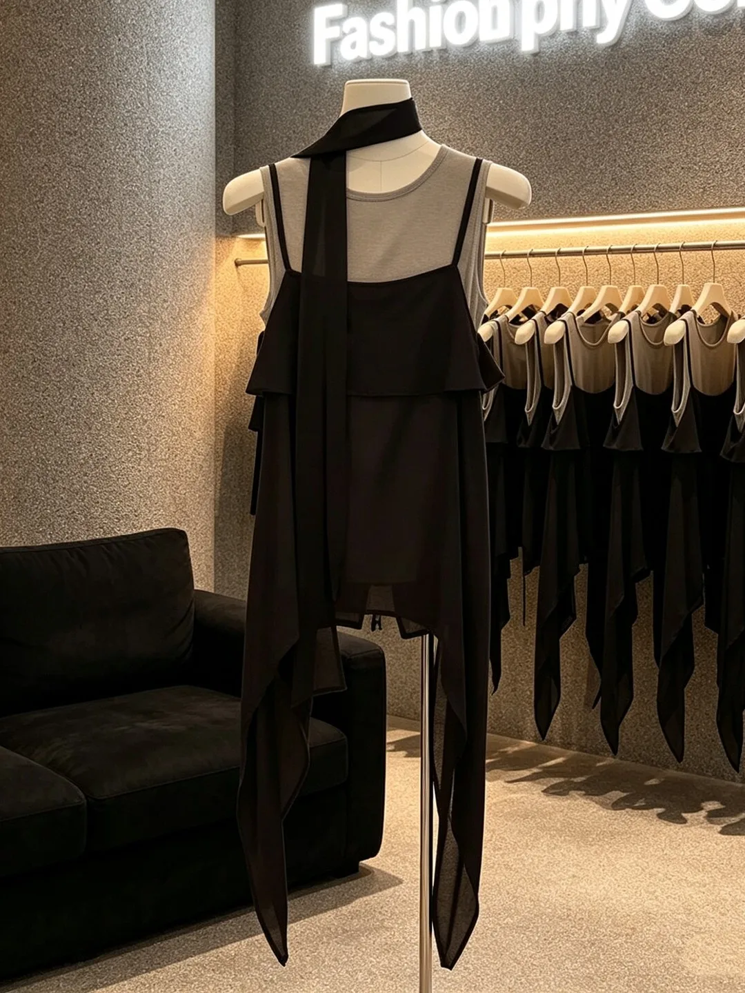 Summer New Design Sensation Thin Veil Drifting Strap Uneven Halter Neck Vest Korean Style round Neck Top Women Two-Piece Set
Summer New Design Sensation Thin Veil Drifting Strap Uneven Halter Neck Vest Korean Style round Neck Top Women Two-Piece Set