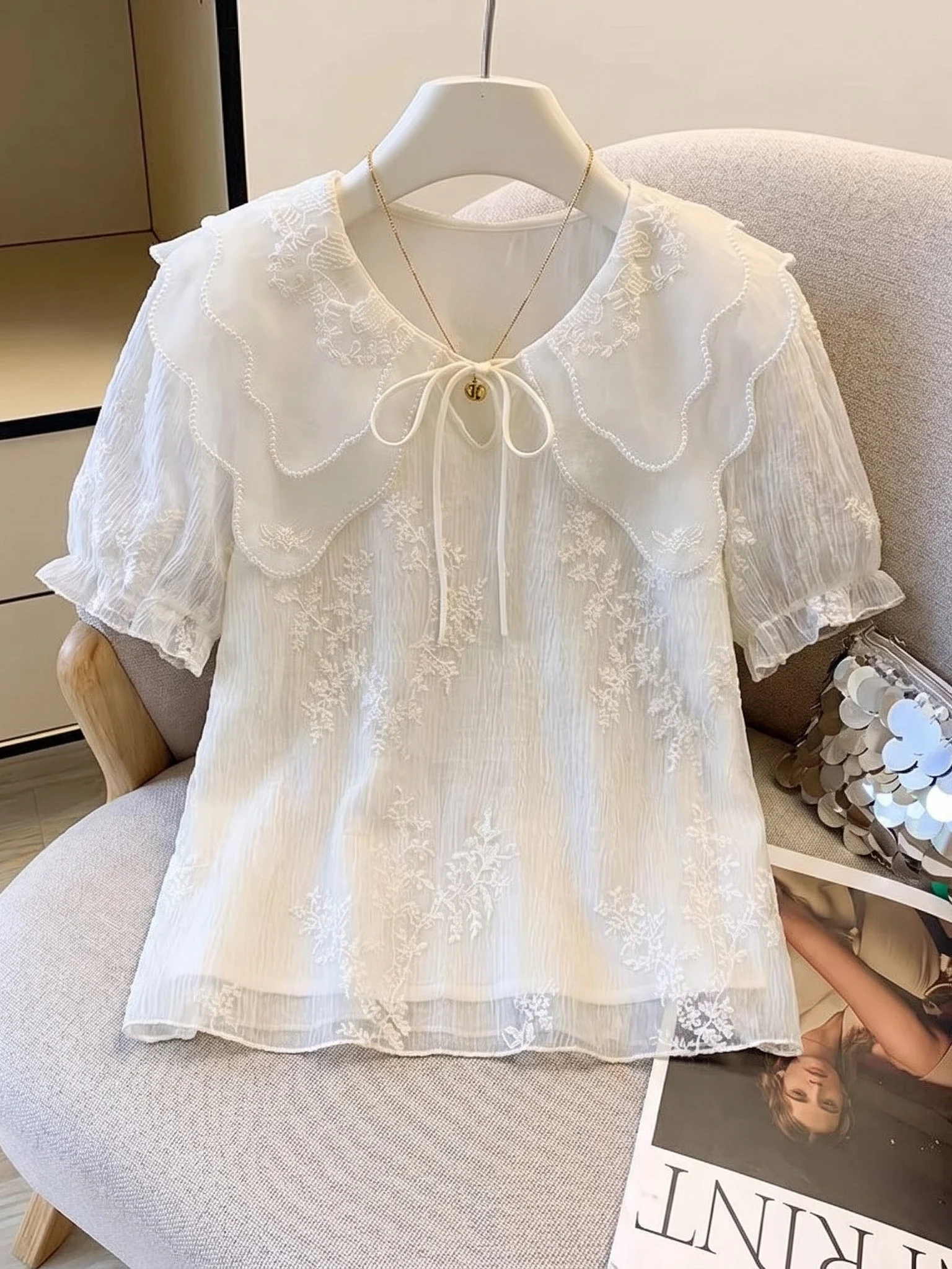 Elegant Lace Embroidery Doll Collar Summer New Style Women's Shirts plus Size Beautiful Top Korean Style Loose Fit Blouse
Elegant Lace Embroidery Doll Collar Summer New Style Women's Shirts plus Size Beautiful Top Korean Style Loose Fit Blouse