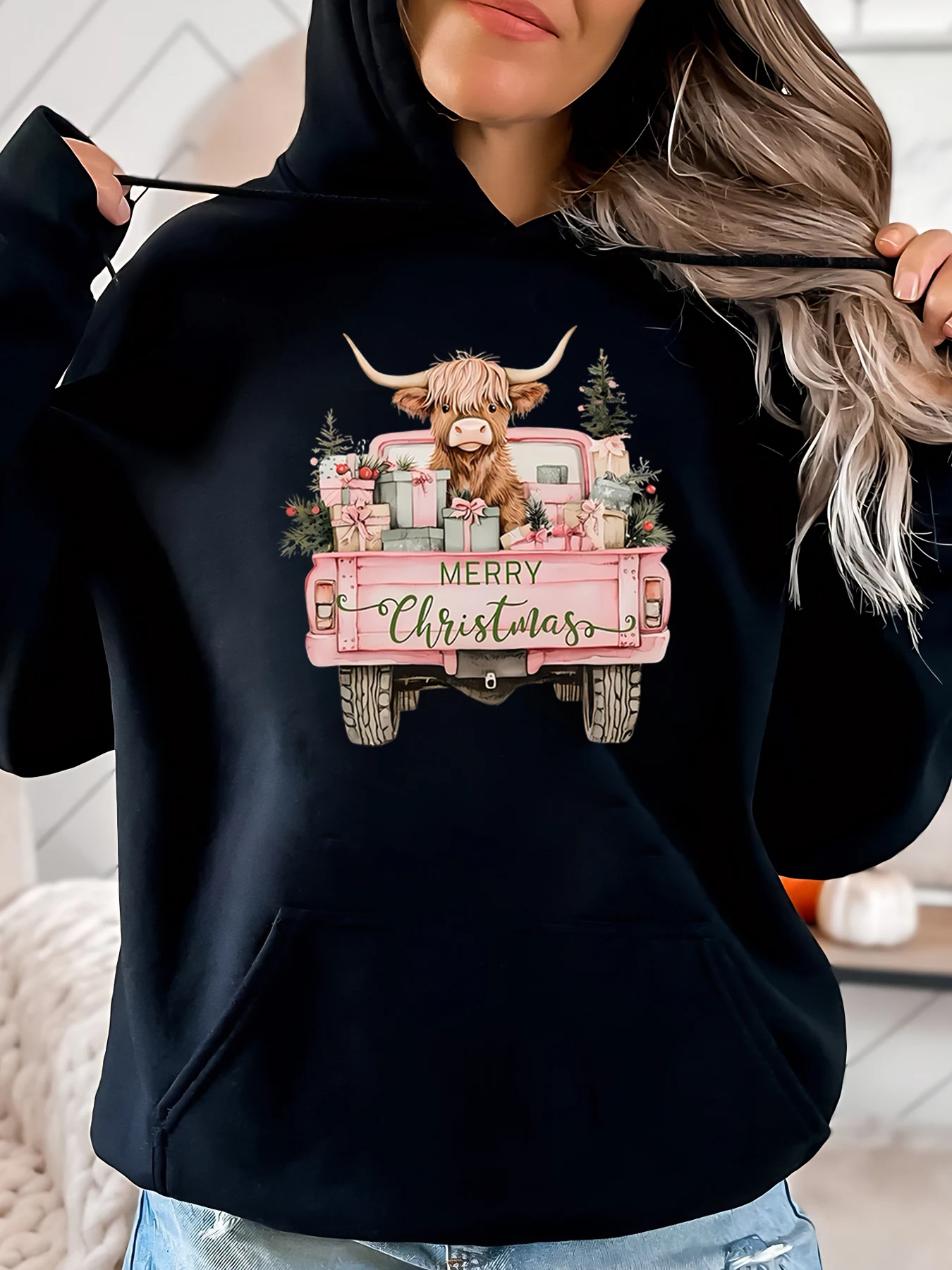 Женская толстовка с капюшоном с принтом Highland Cow in Pink Truck, черная, больших размеров
Женская толстовка с капюшоном с принтом Highland Cow in Pink Truck, черная, больших размеров