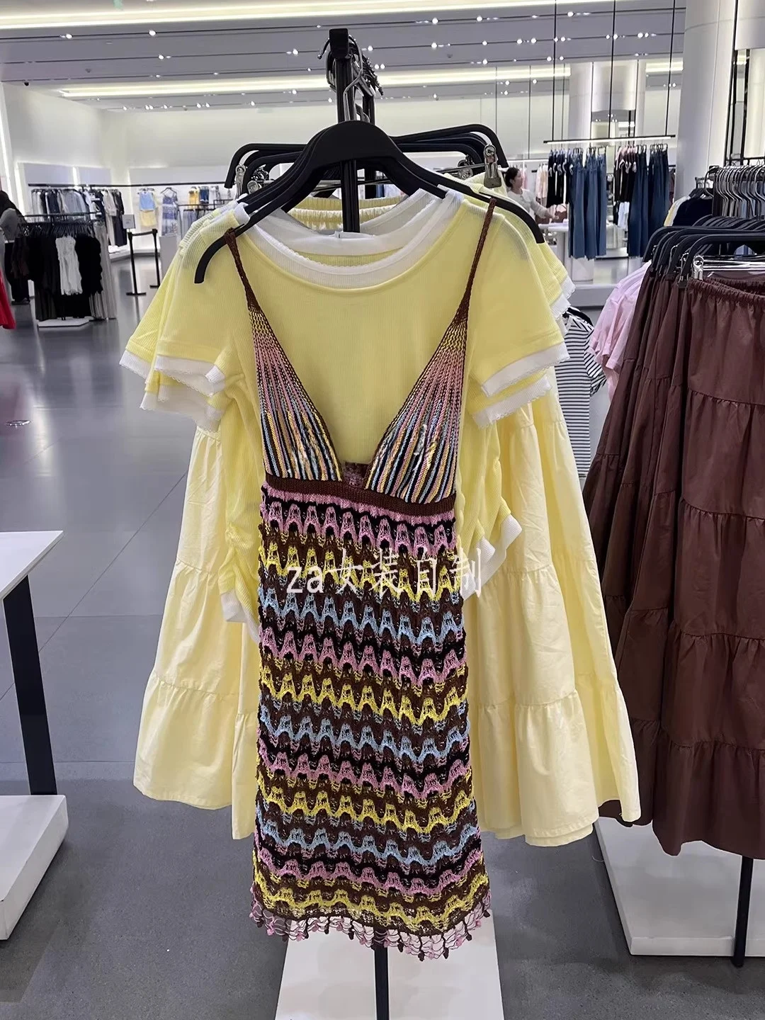 Summer New Women's Fashion Print V-neck Sleeveless Knitted Halter Short Dress Sweet Style Mid-length Other Fabric No-sleeve
Summer New Women's Fashion Print V-neck Sleeveless Knitted Halter Short Dress Sweet Style Mid-length Other Fabric No-sleeve