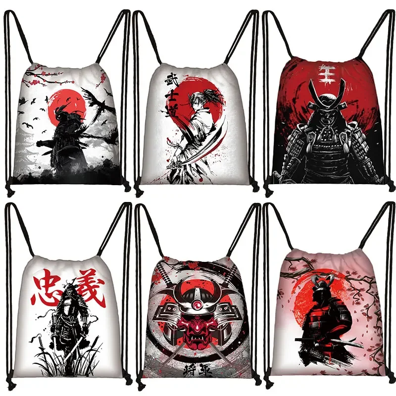 Японский рюкзак с принтом самурайского воина для мужчин и женщин, сумки на шнурке в стиле Харадзюку, сумки для книг с держателем для обуви
Японский рюкзак с принтом самурайского воина для мужчин и женщин, сумки на шнурке в стиле Харадзюку, сумки для книг с держателем для обуви