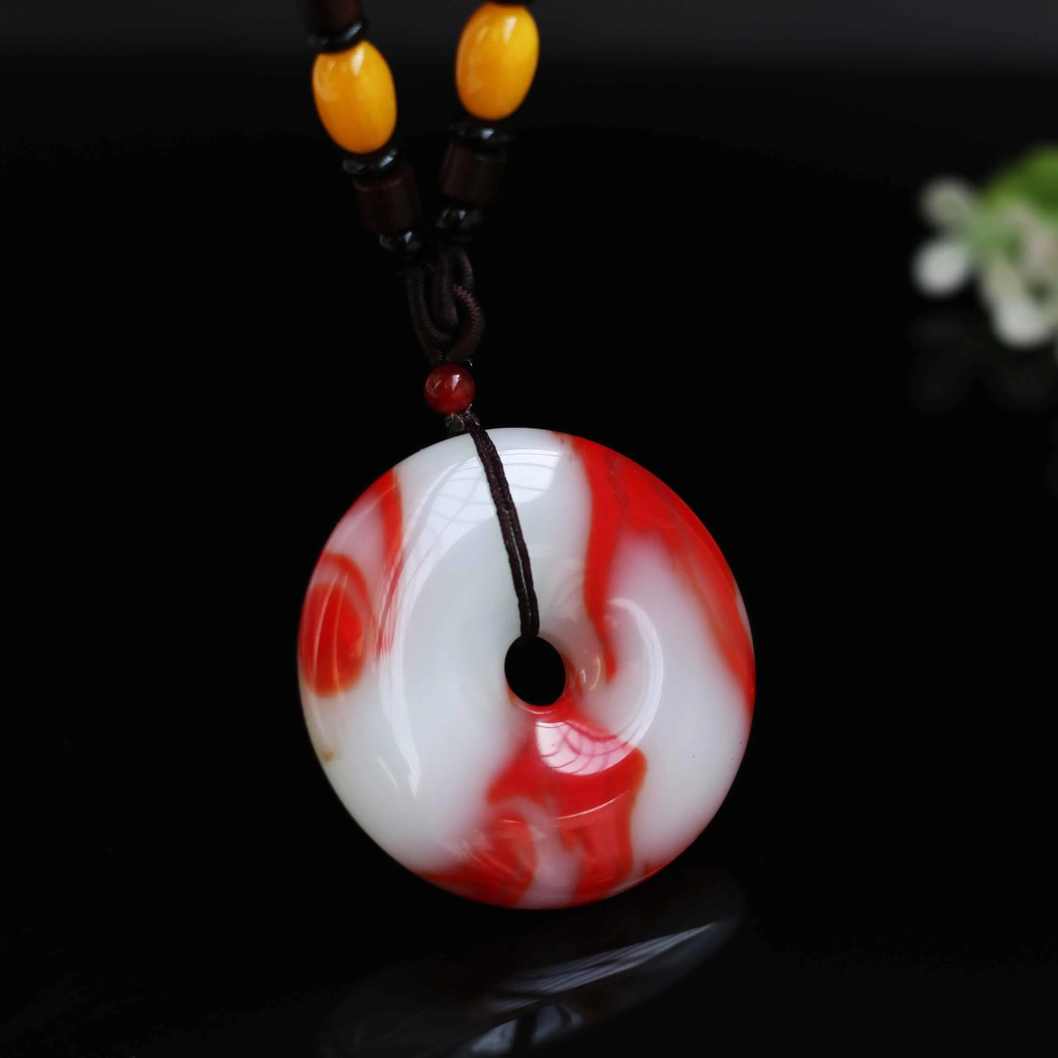Hetian Jade Gold Silk Jade Chicken Blood Jade Безопасная пряжка Кулон Ожерелье Цепочка для свитера, кулон, бесплатный ремешок.
Hetian Jade Gold Silk Jade Chicken Blood Jade Безопасная пряжка Кулон Ожерелье Цепочка для свитера, кулон, бесплатный ремешок.