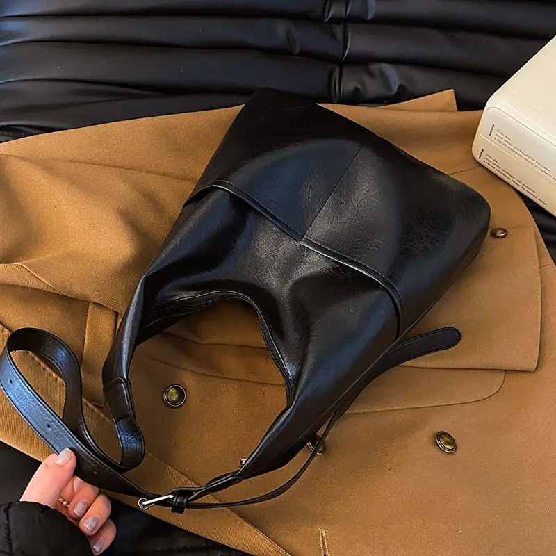 New Retro Tote bag Designer Luxury Handbag PU Female Shoulder Purse Large capacity Crossbody bag Designer luxury Lady Pouch
New Retro Tote bag Designer Luxury Handbag PU Female Shoulder Purse Large capacity Crossbody bag Designer luxury Lady Pouch