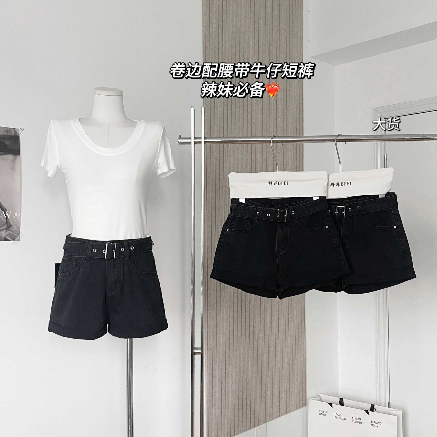 Women's Black Gothic Denim Shorts Hight Waist Mini Jeans Shorts 2000s Vintage Y2k Emo Cowboy Short Pants Harajuku Clothes Summer
Women's Black Gothic Denim Shorts Hight Waist Mini Jeans Shorts 2000s Vintage Y2k Emo Cowboy Short Pants Harajuku Clothes Summer