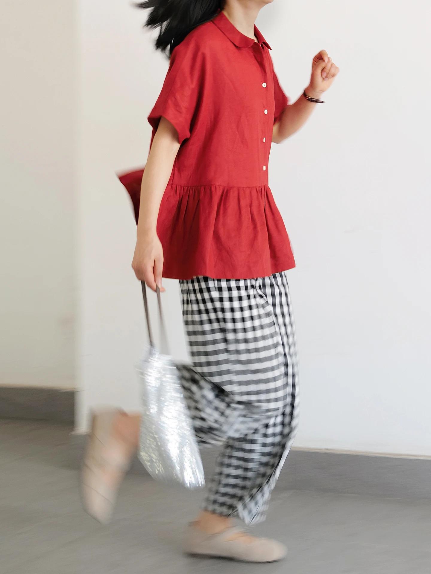 Red Linen Short Sleeve Shirt Comfortable Breathable Women's Top Japanese Style Loose Fit Spring Season Fashion Ladies' Blouse
Red Linen Short Sleeve Shirt Comfortable Breathable Women's Top Japanese Style Loose Fit Spring Season Fashion Ladies' Blouse