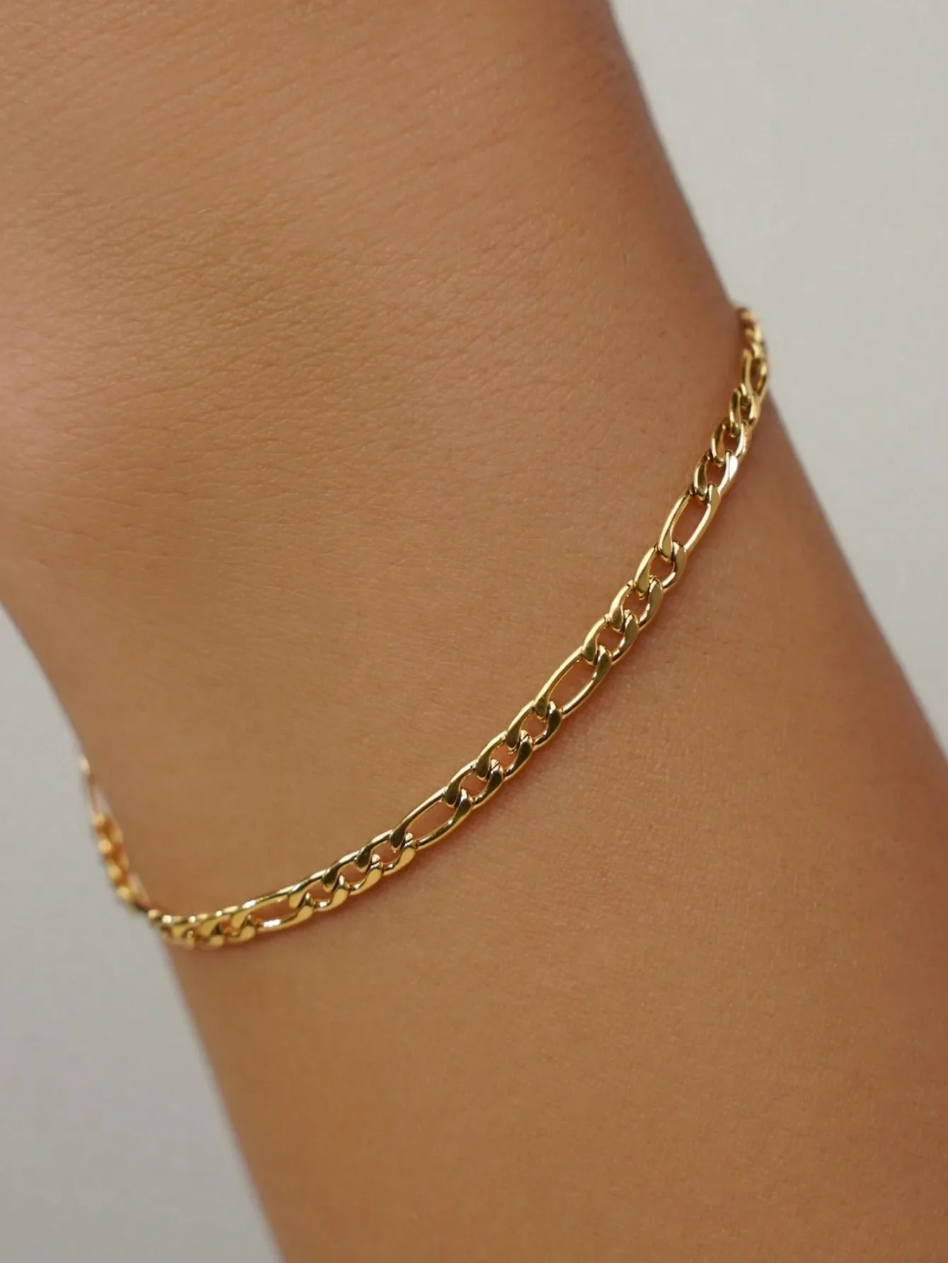 1pc 18K Gold Flat Chain Bracelet, Women's Style, Gold Flat Curb Chain Jewelry, Delicate Daily Waterproof Stainless Steel Bracelet, Multi-Layer Chain Bracelet, Women's Jewelry Gift
1pc 18K Gold Flat Chain Bracelet, Women's Style, Gold Flat Curb Chain Jewelry, Delicate Daily Waterproof Stainless Steel Bracelet, Multi-Layer Chain Bracelet, Women's Jewelry Gift