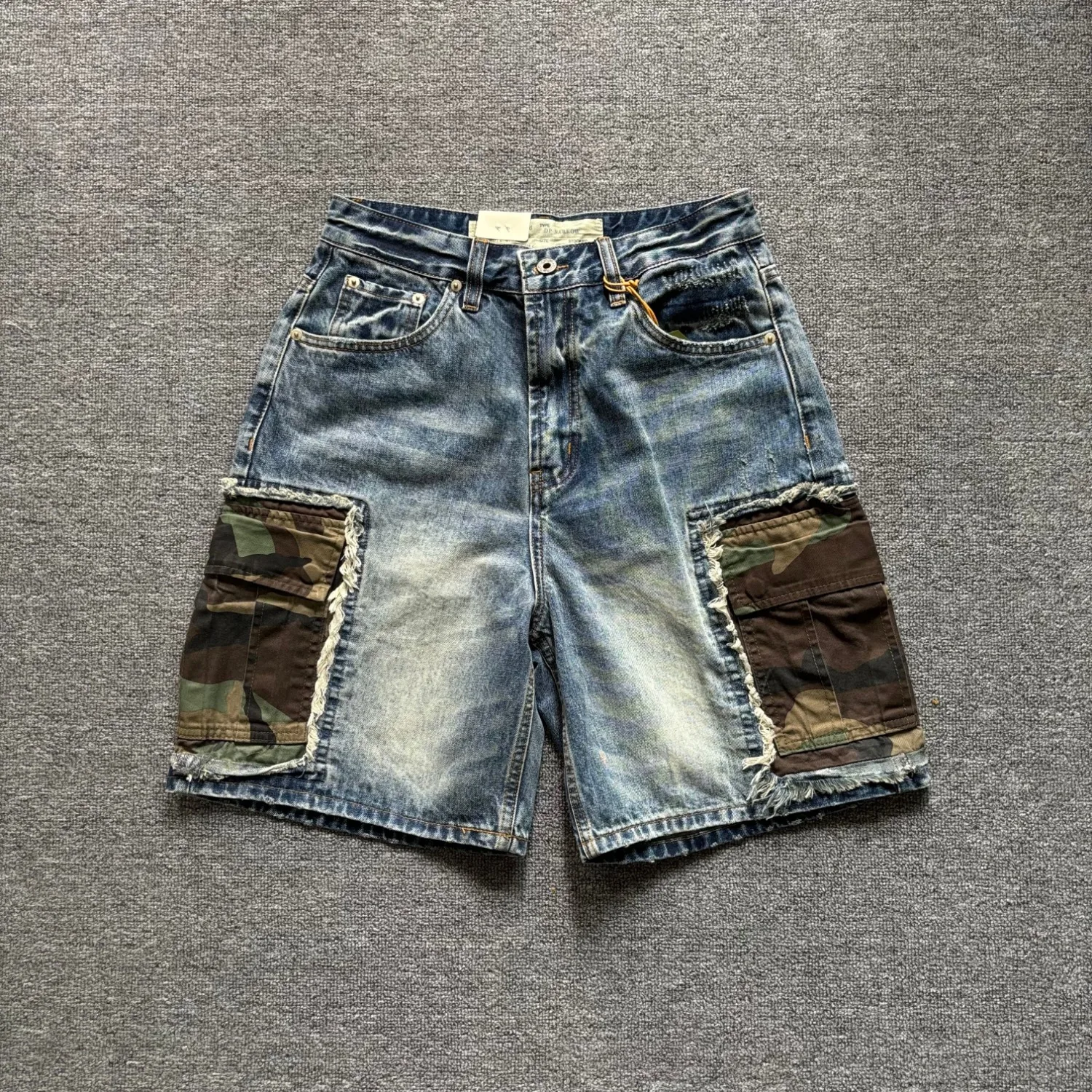 Summer American retro splicing workwear contrasting denim shorts men's heavyweight loose straight-leg distressed quarter pants
Summer American retro splicing workwear contrasting denim shorts men's heavyweight loose straight-leg distressed quarter pants