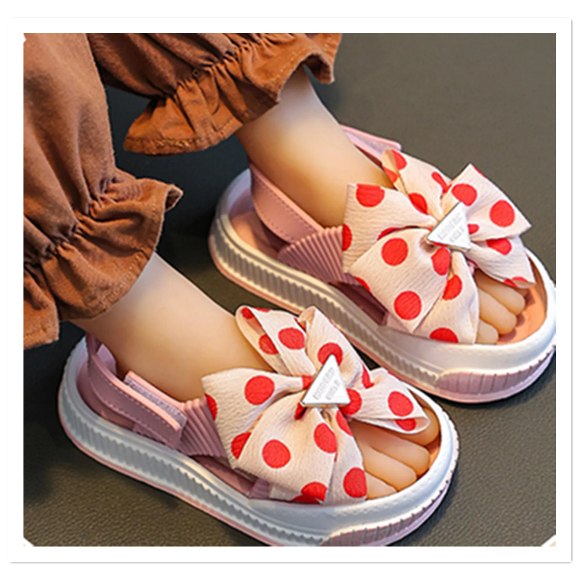 2025 New Summer Girls' Sandals Non slip Large, Medium, and Small Children's Open Toed Girls' Princess Baby Beach Sandals
2025 New Summer Girls' Sandals Non slip Large, Medium, and Small Children's Open Toed Girls' Princess Baby Beach Sandals
