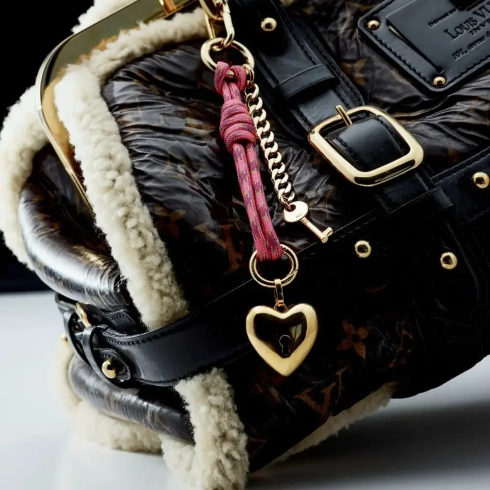 Red Lip Retro Rope Woven Pendant Geometric Contrasting Mobile Phone Pendant Fashion Car Keyring Bag Chain Charms Bag Ornament
Red Lip Retro Rope Woven Pendant Geometric Contrasting Mobile Phone Pendant Fashion Car Keyring Bag Chain Charms Bag Ornament