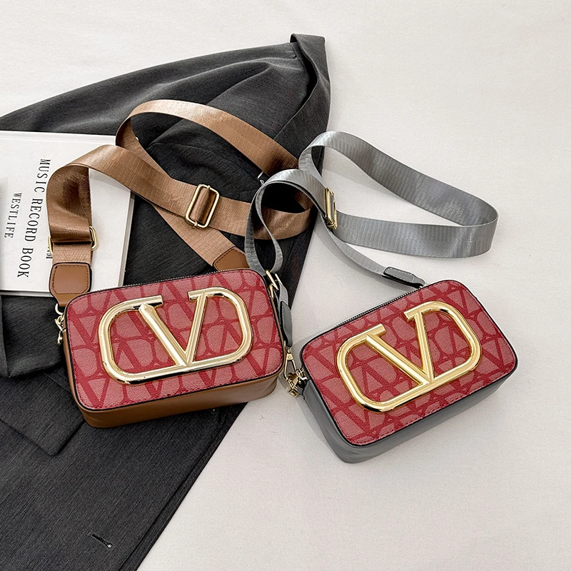 Новая модная женская сумка через плечо на молнии, шикарная кожаная сумка, модная сумка через плечо с регулируемым плечевым ремнем
Новая модная женская сумка через плечо на молнии, шикарная кожаная сумка, модная сумка через плечо с регулируемым плечевым ремнем