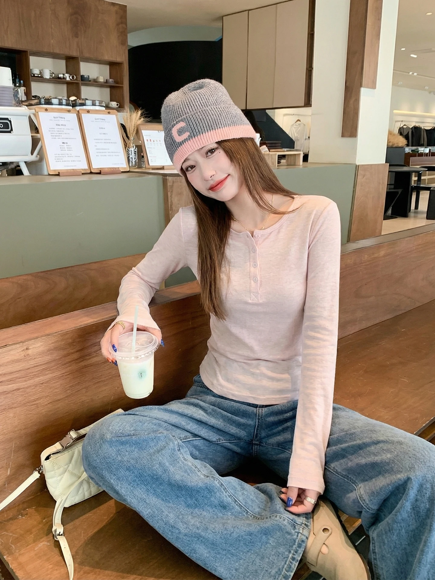 Женская приталенная футболка с длинным рукавом и воротником хенли, розовая, для ранней весны, модная, в корейском стиле, для повседневной носки, топ
Женская приталенная футболка с длинным рукавом и воротником хенли, розовая, для ранней весны, модная, в корейском стиле, для повседневной носки, топ