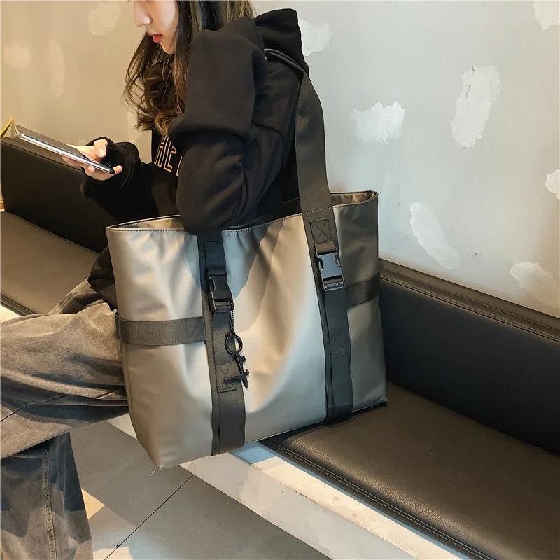 Men's Casual oulder Bag Large Capaci Handbag Traveling Leisure Brand Ox Cloth Zipper Closure Soft Handle Bapa
Men's Casual oulder Bag Large Capaci Handbag Traveling Leisure Brand Ox Cloth Zipper Closure Soft Handle Bapa