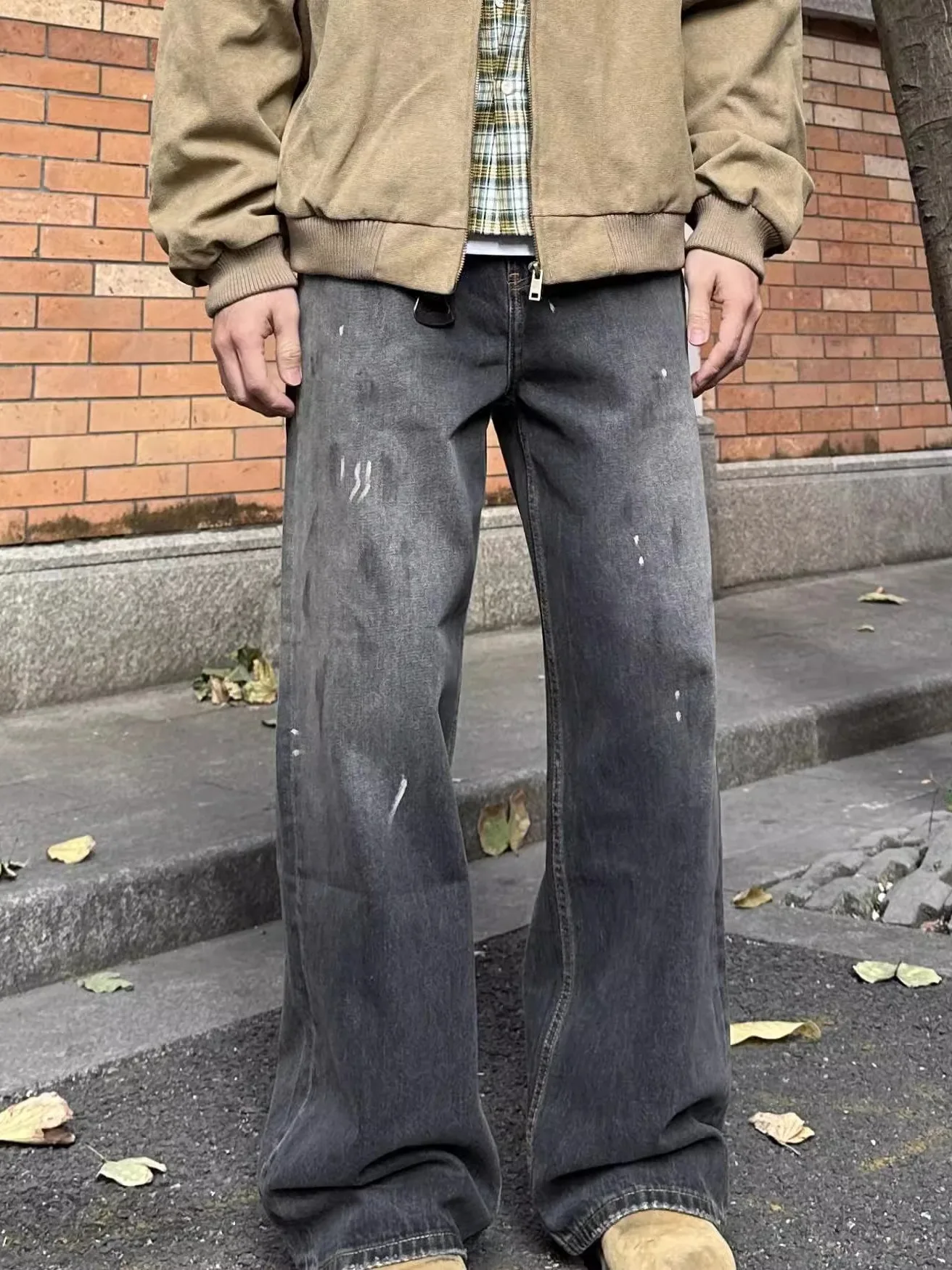 Мужские джинсы в стиле ретро, американские, с эффектом потертости, свободного кроя, прямые, длинные, повседневные, на все сезоны, с высокой талией.
Мужские джинсы в стиле ретро, американские, с эффектом потертости, свободного кроя, прямые, длинные, повседневные, на все сезоны, с высокой талией.