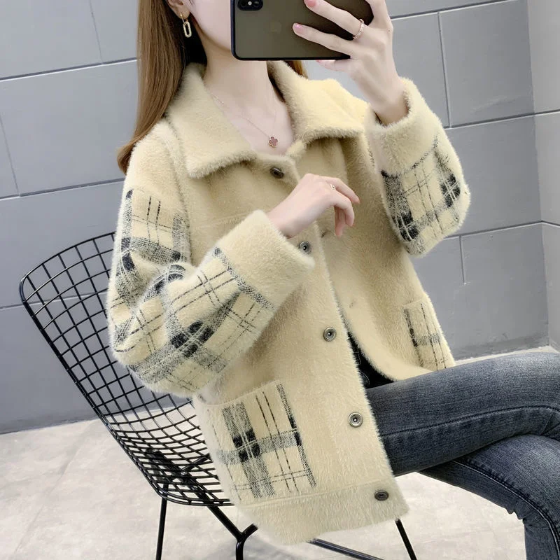 Cardigan Women Sweater Winter 2023 Korean Fleece Turn-down Collar Knitted Jacket Female Casual Lapel Single Breasted Coat N22
Cardigan Women Sweater Winter 2023 Korean Fleece Turn-down Collar Knitted Jacket Female Casual Lapel Single Breasted Coat N22
