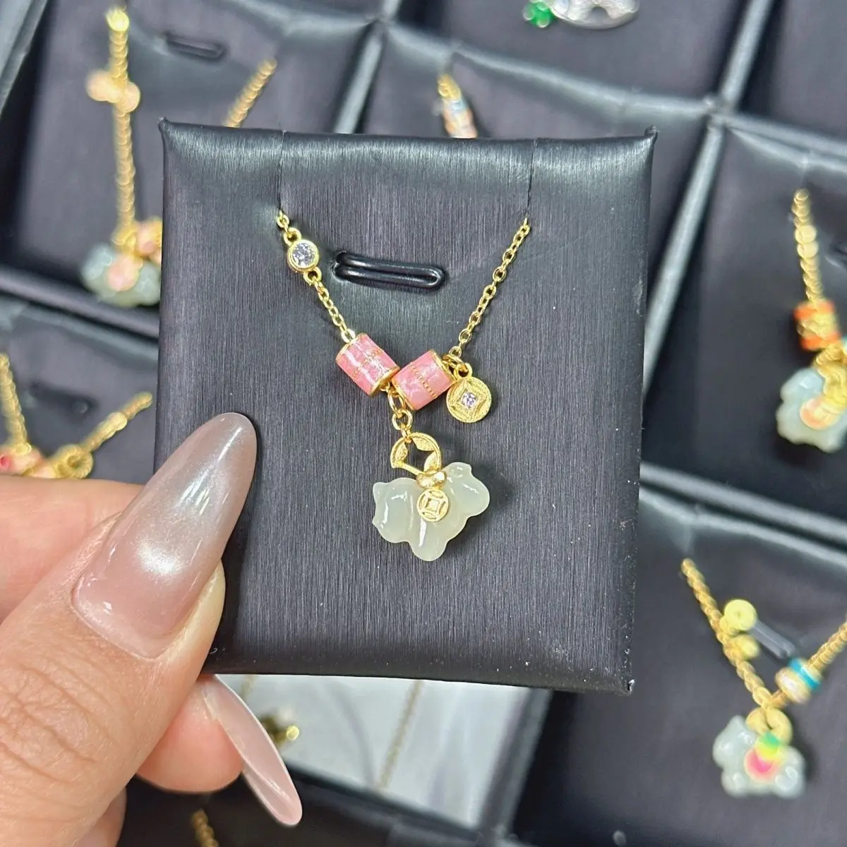 Hetian jade natural necklace attracts wealth, the new Year of the Horse pony pendant will be rich soon, birthday gift, natal yea
Hetian jade natural necklace attracts wealth, the new Year of the Horse pony pendant will be rich soon, birthday gift, natal yea