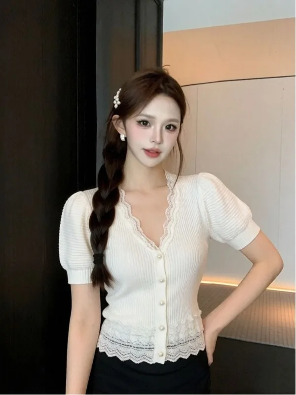 Korean Style Lace Splice Knitted Short Sleeve V-Neck Open Cardigan Women's Slimming Top Fashionable Summer New Arrival
Korean Style Lace Splice Knitted Short Sleeve V-Neck Open Cardigan Women's Slimming Top Fashionable Summer New Arrival