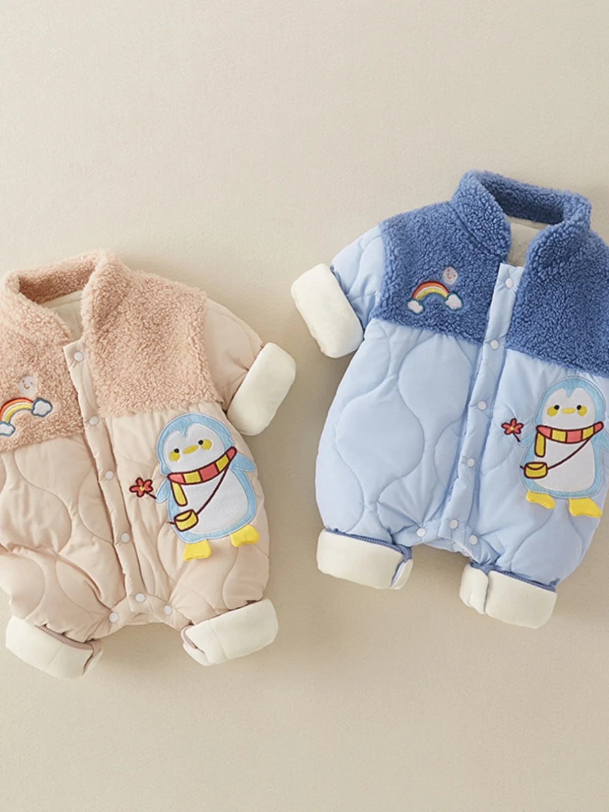 Утепленный флисовый комбинезон для малышей на осень-зиму с мультяшным принтом, теплый комплект для младенцев, детская одежда
Утепленный флисовый комбинезон для малышей на осень-зиму с мультяшным принтом, теплый комплект для младенцев, детская одежда