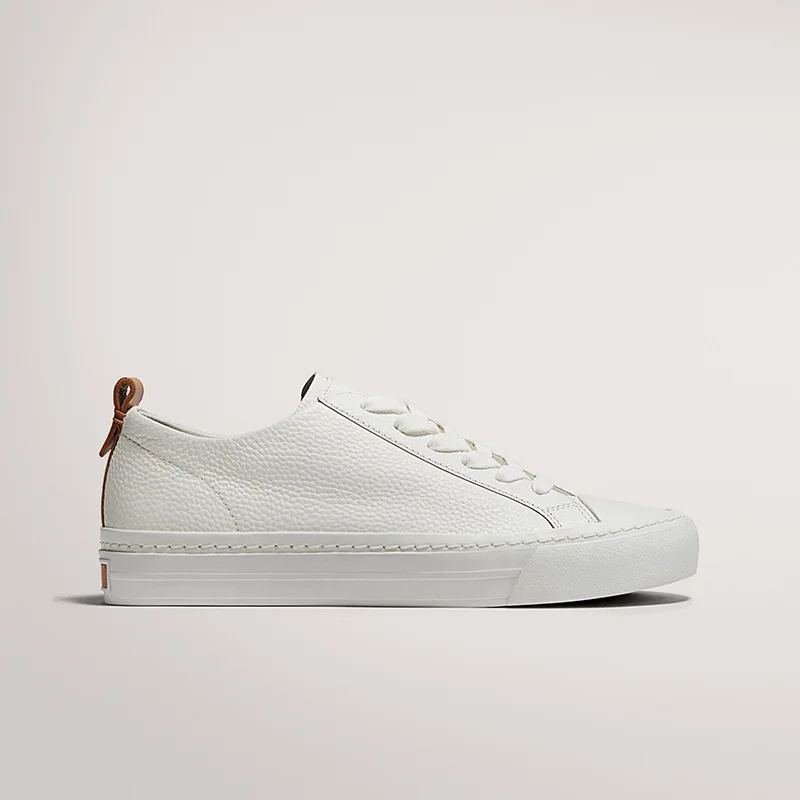 Женские роскошные брендовые белые кроссовки из натуральной кожи, минималистичные повседневные удобные повседневные модные женские туфли на шнуровке на плоской подошве
Женские роскошные брендовые белые кроссовки из натуральной кожи, минималистичные повседневные удобные повседневные модные женские туфли на шнуровке на плоской подошве