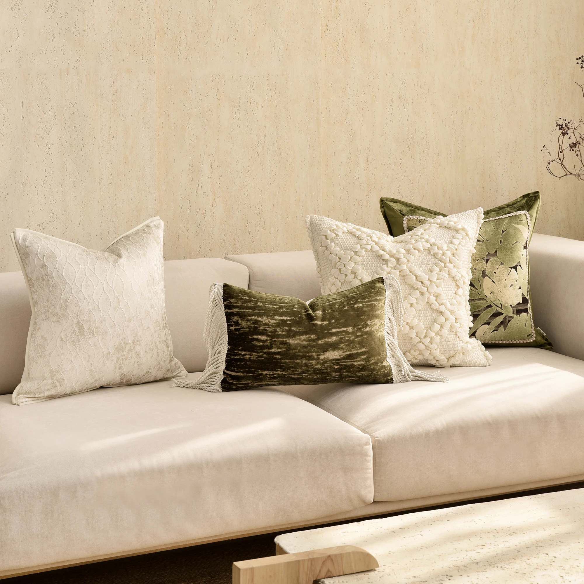 French-Style Light Luxury Green & Fresh Velvet Cushion Covers: Square, High-End Hotel Showroom Sofa Pillows
French-Style Light Luxury Green & Fresh Velvet Cushion Covers: Square, High-End Hotel Showroom Sofa Pillows