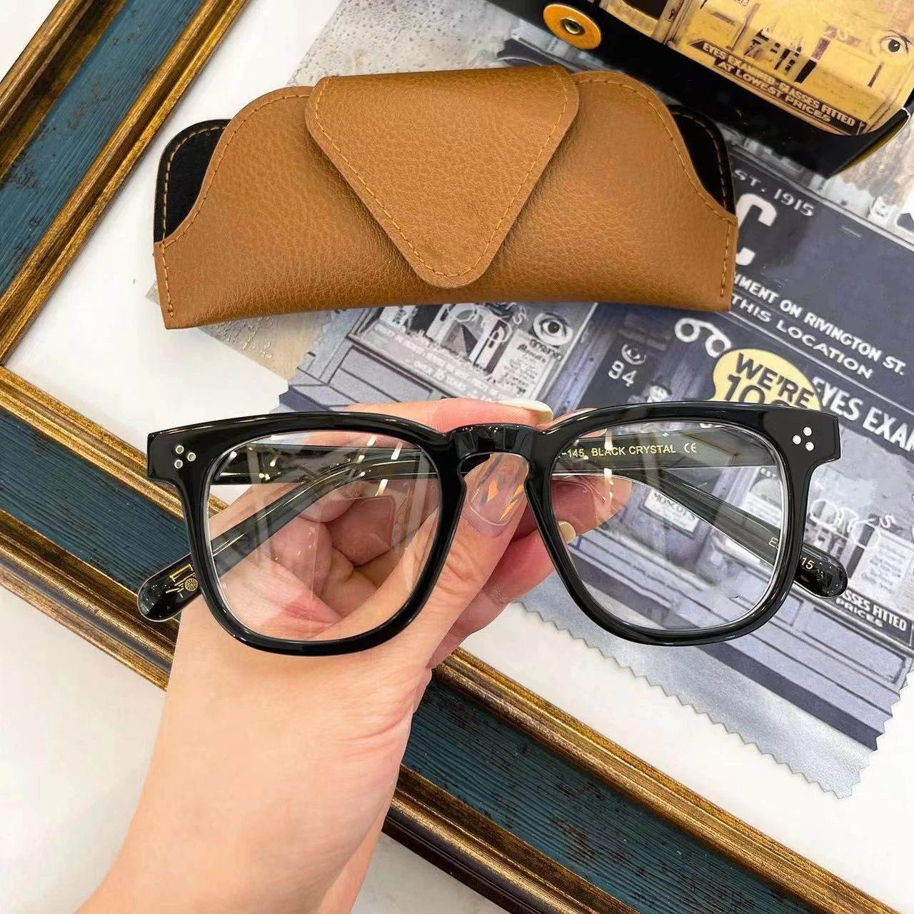 Authentic Johnny Depp DUDEL Transparent Lenses Business Men Women Sun Glasses BLACK CRYSTAL Acetate Frames Male Couple Eyewear
Authentic Johnny Depp DUDEL Transparent Lenses Business Men Women Sun Glasses BLACK CRYSTAL Acetate Frames Male Couple Eyewear