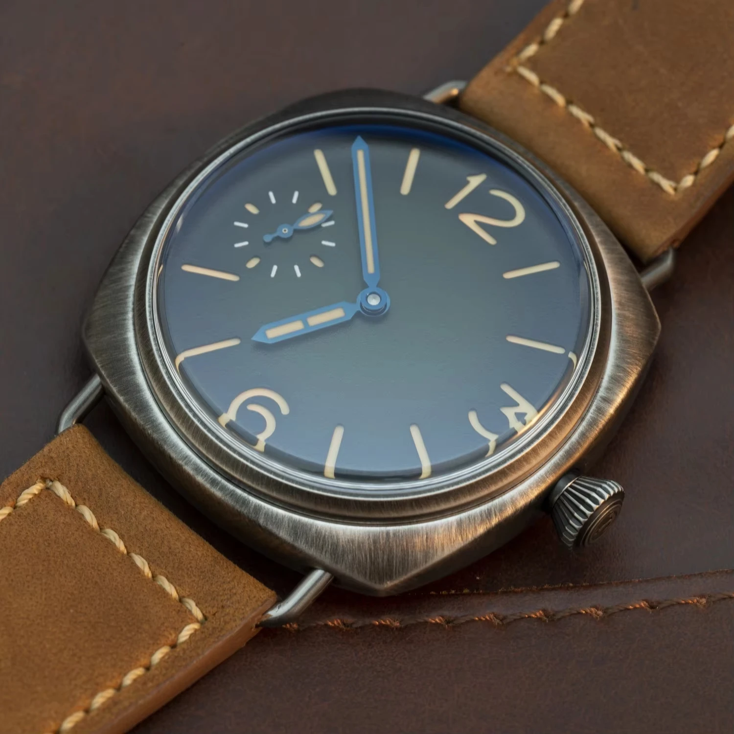 Hruodland 2025 new retro classic men's quartz watch stainless steel waterproof 5Bar sapphire glass reloj hombre watches for men
Hruodland 2025 new retro classic men's quartz watch stainless steel waterproof 5Bar sapphire glass reloj hombre watches for men