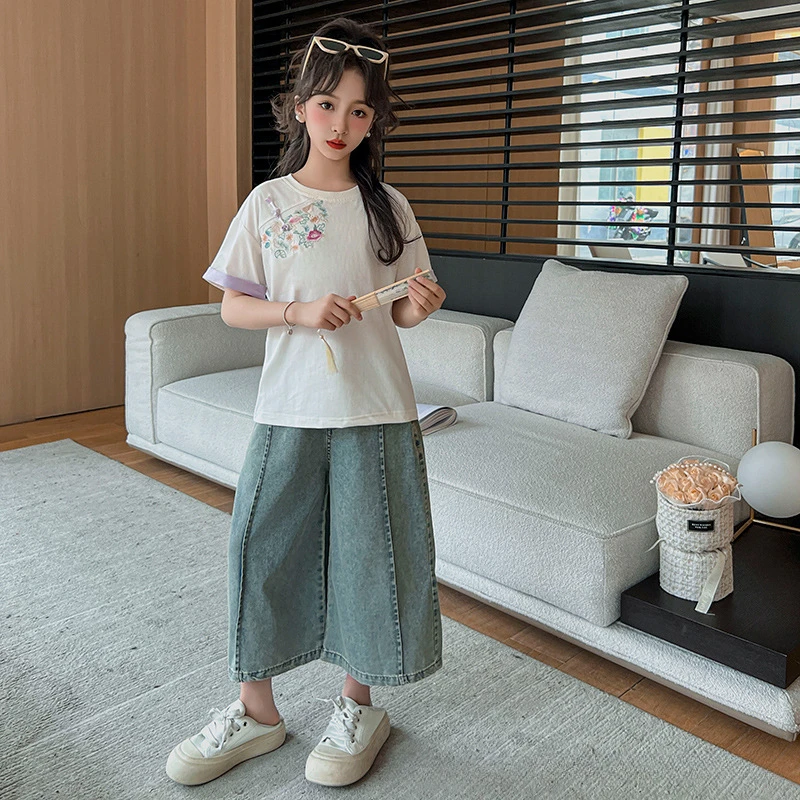 Girls Suits Chinese Style Short Sleeve Girls Summer New Crew-neck Bottom Shirt Design Sense Embroidered Chinese Style Top Set
Girls Suits Chinese Style Short Sleeve Girls Summer New Crew-neck Bottom Shirt Design Sense Embroidered Chinese Style Top Set
