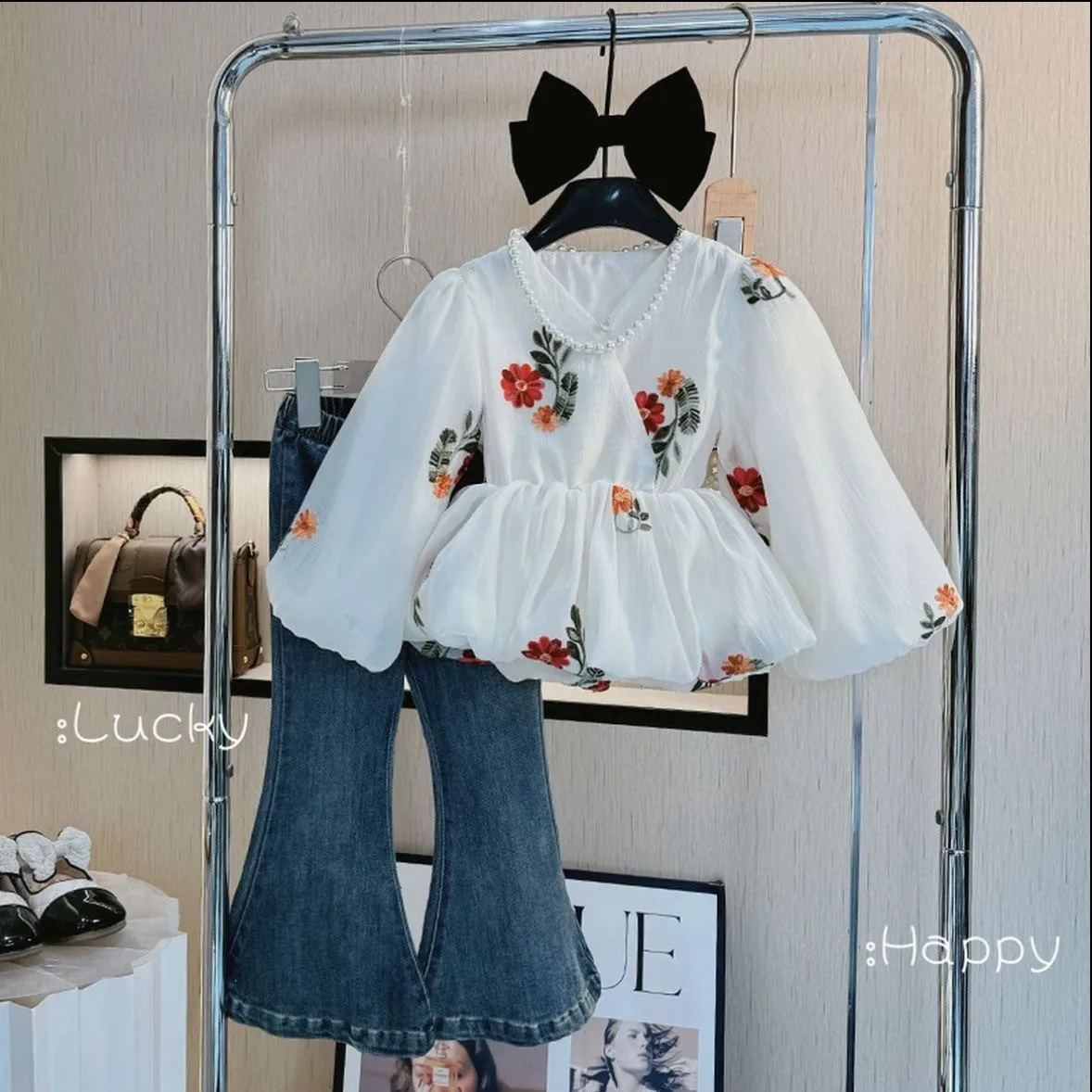 Girls' Spring and Autumn Set Fashion New Style Children's Long Sleeve Colorful V-neck Shirt+Jeans Two Piece Set
Girls' Spring and Autumn Set Fashion New Style Children's Long Sleeve Colorful V-neck Shirt+Jeans Two Piece Set
