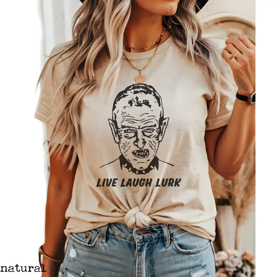 Live Laugh Lurk Nosferatu Creepy Хэллоуин Футболка Жуткий сезон Винтаж Гот Ретро Готика Гранж Vibe Классический фильм Монстр
Live Laugh Lurk Nosferatu Creepy Хэллоуин Футболка Жуткий сезон Винтаж Гот Ретро Готика Гранж Vibe Классический фильм Монстр