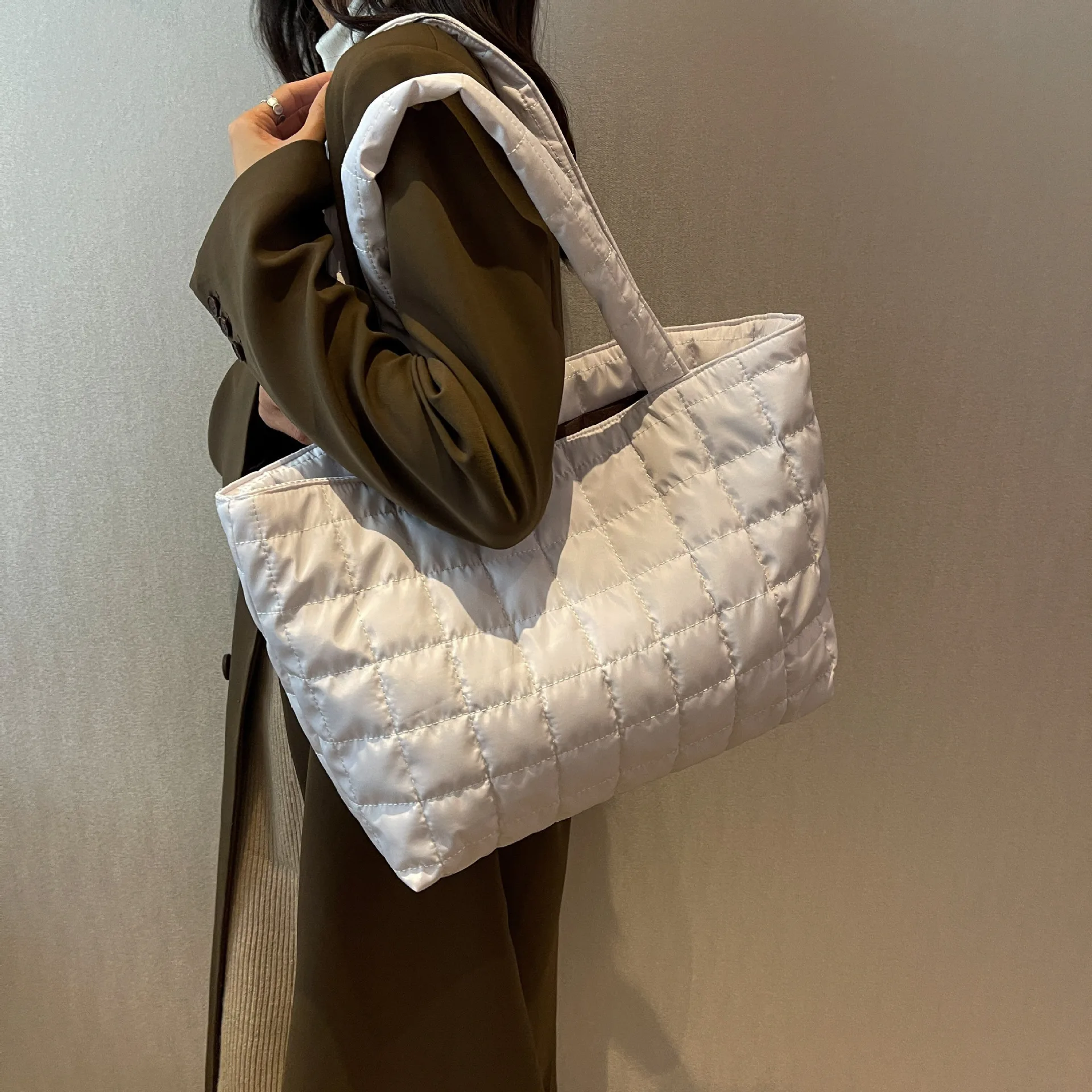 Women Shoulder Bags Large Capacity Shopping Totes Fashion Threaded Plaid Tote Handbags Versatile Solid Female Shopper Purse Bag
Women Shoulder Bags Large Capacity Shopping Totes Fashion Threaded Plaid Tote Handbags Versatile Solid Female Shopper Purse Bag