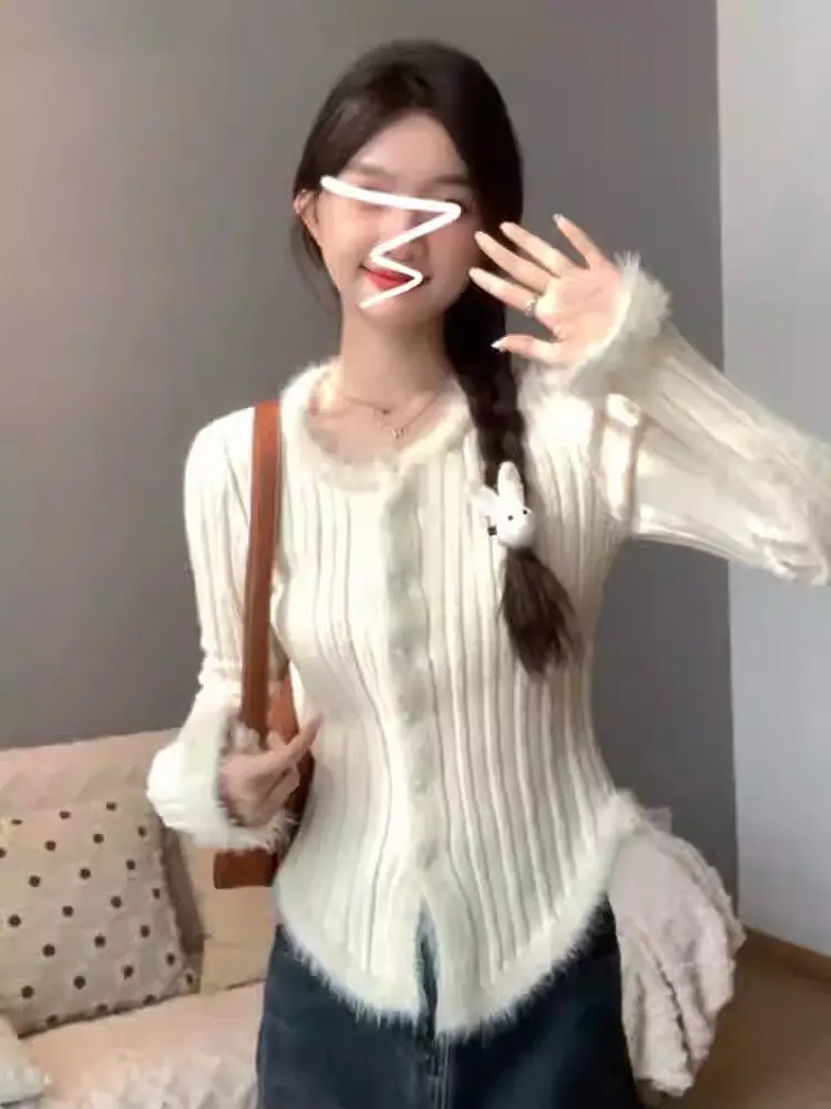 Elegant White Knitted Sweater Women's Early Spring Base Layer Shirt 2026 New Design Knit Cardigan Outerwear Top
Elegant White Knitted Sweater Women's Early Spring Base Layer Shirt 2026 New Design Knit Cardigan Outerwear Top