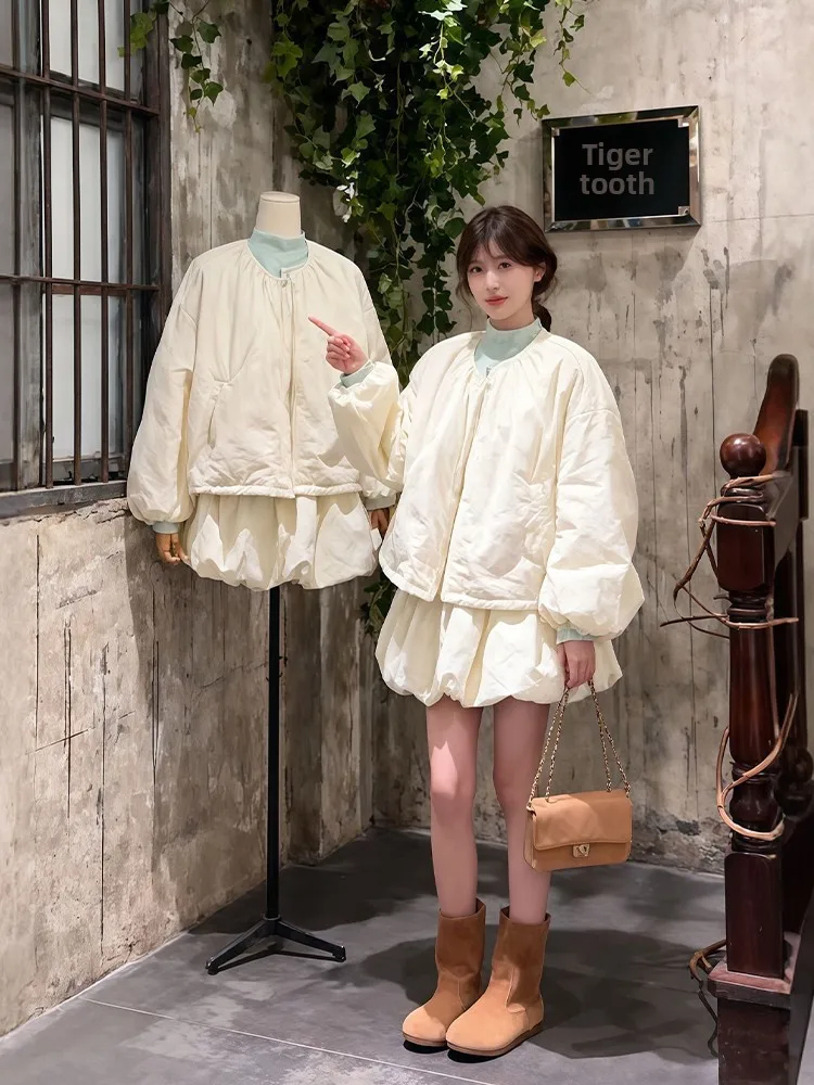 Korean Sle Thiened Winter Outfit Large Size Bread Coat Cotton Jaet Flower Bud ort Skirt Tee Piece Set Warm Faionable
Korean Sle Thiened Winter Outfit Large Size Bread Coat Cotton Jaet Flower Bud ort Skirt Tee Piece Set Warm Faionable