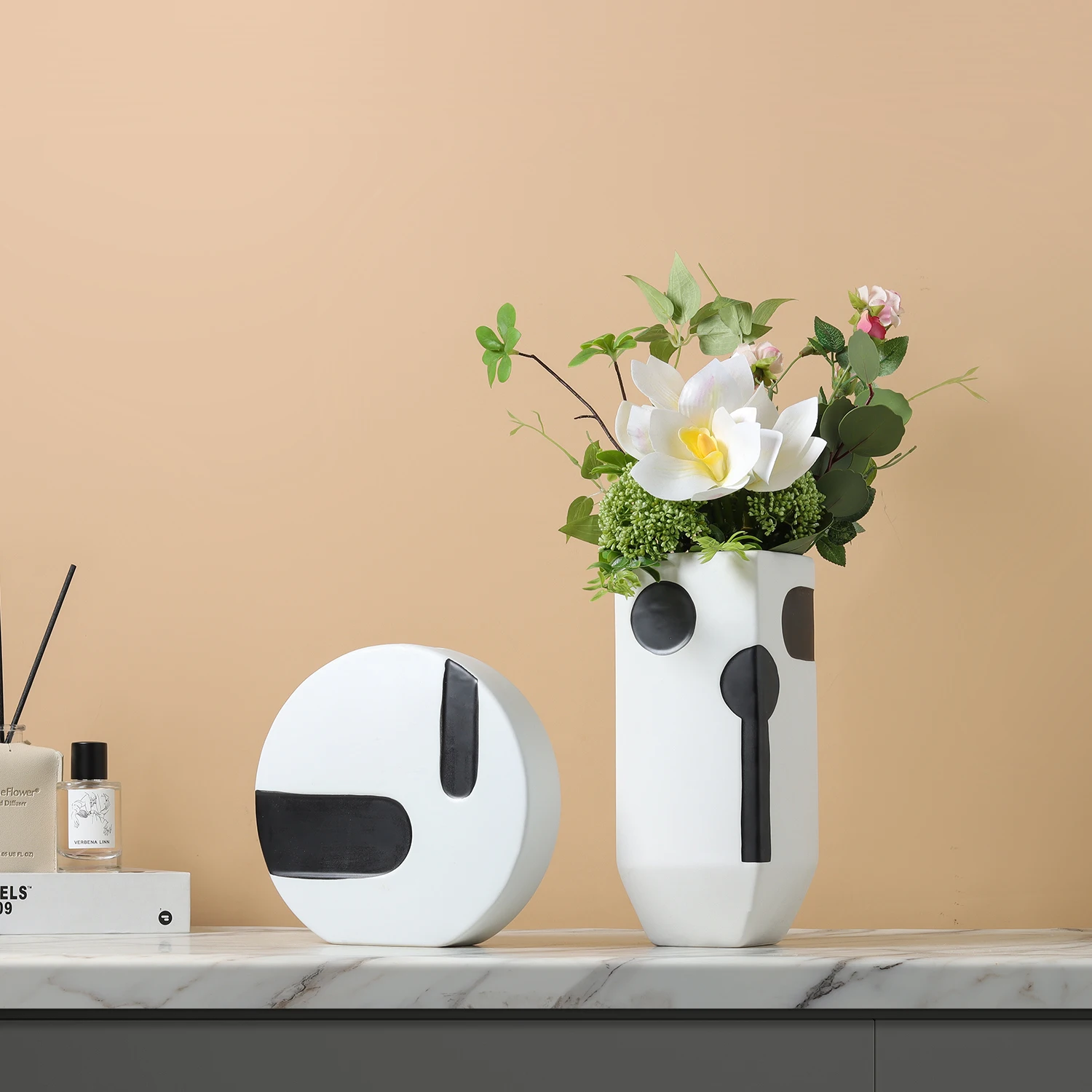 Nordic Minimalist Black And White Ceramic Flower Vase Creative Home Living Room Decorations Tabletop Flower Pot Geometric Pat...
Nordic Minimalist Black And White Ceramic Flower Vase Creative Home Living Room Decorations Tabletop Flower Pot Geometric Pat...