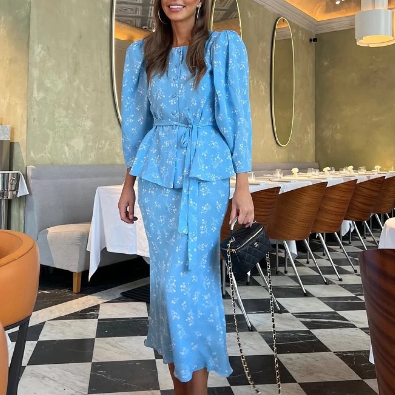 2025 Fashion Print Skirt Set Women Round Neck Long Sleeve Cardigan Tie Top Two Piece Outfit
2025 Fashion Print Skirt Set Women Round Neck Long Sleeve Cardigan Tie Top Two Piece Outfit