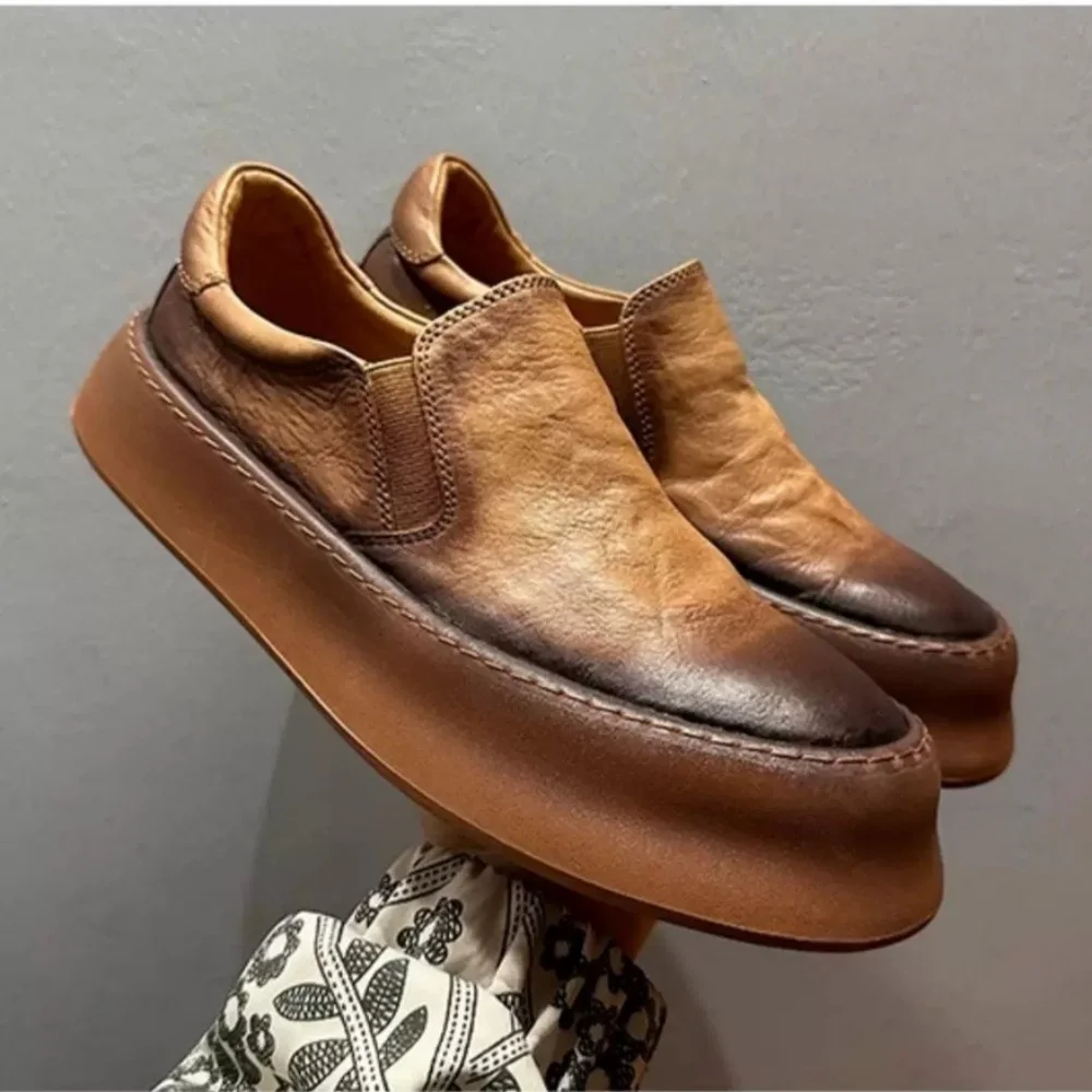 Men's loafers Superior Cowhide Leather Thick Sole Board casual height increasing Man for Shoes Slippers luxury Casual
Men's loafers Superior Cowhide Leather Thick Sole Board casual height increasing Man for Shoes Slippers luxury Casual